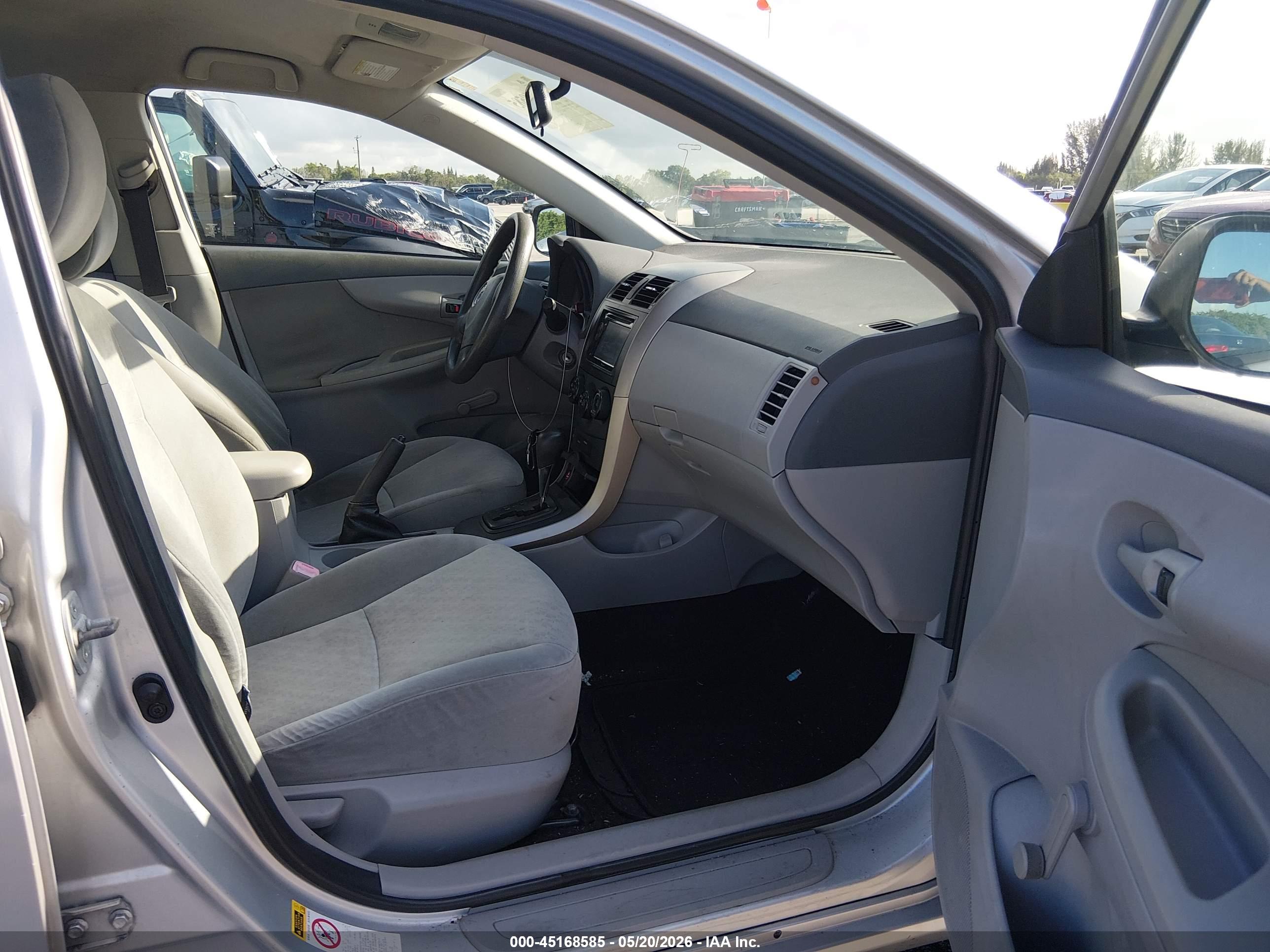 TOYOTA COROLLA image 5