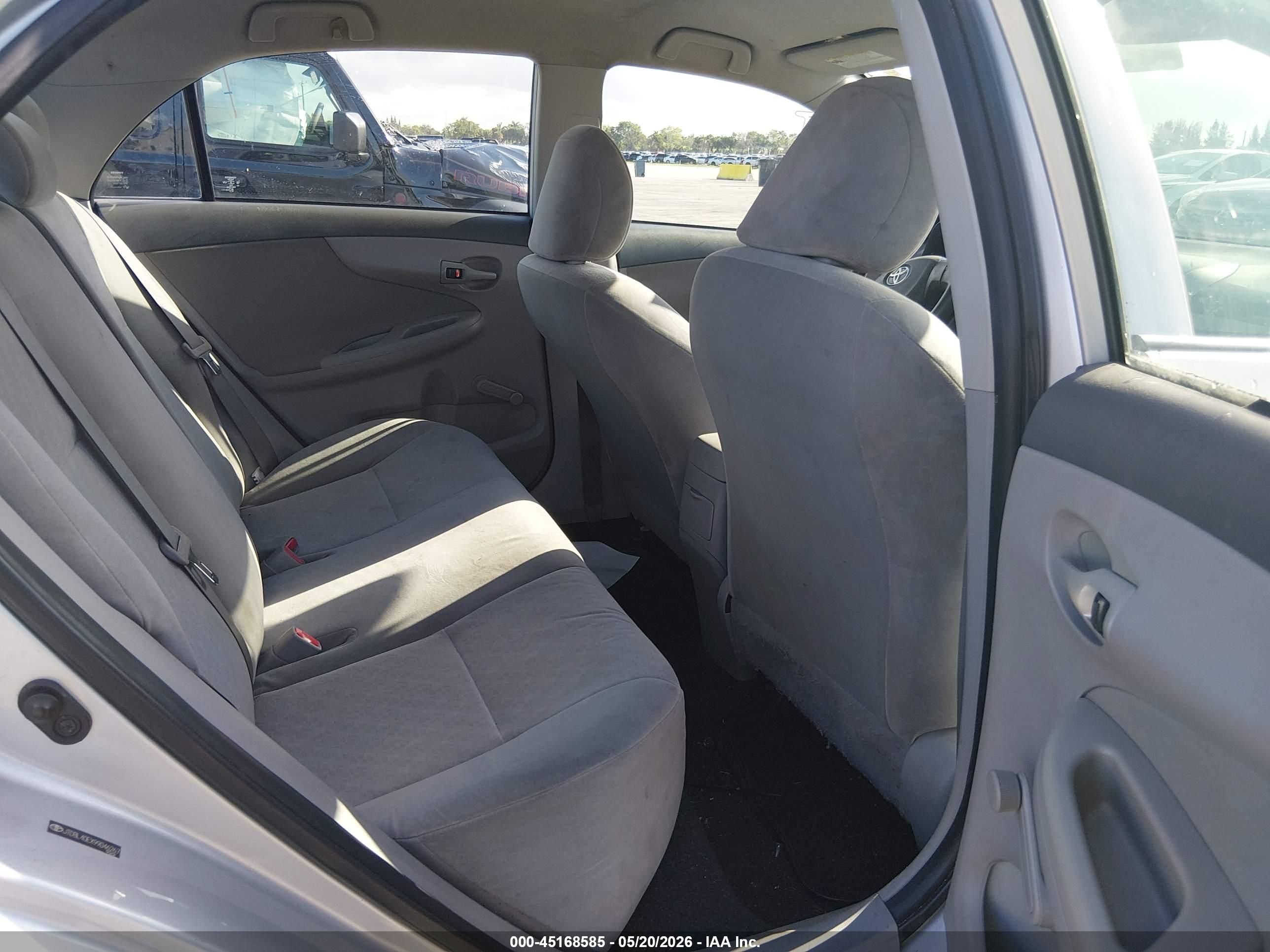 TOYOTA COROLLA image 8