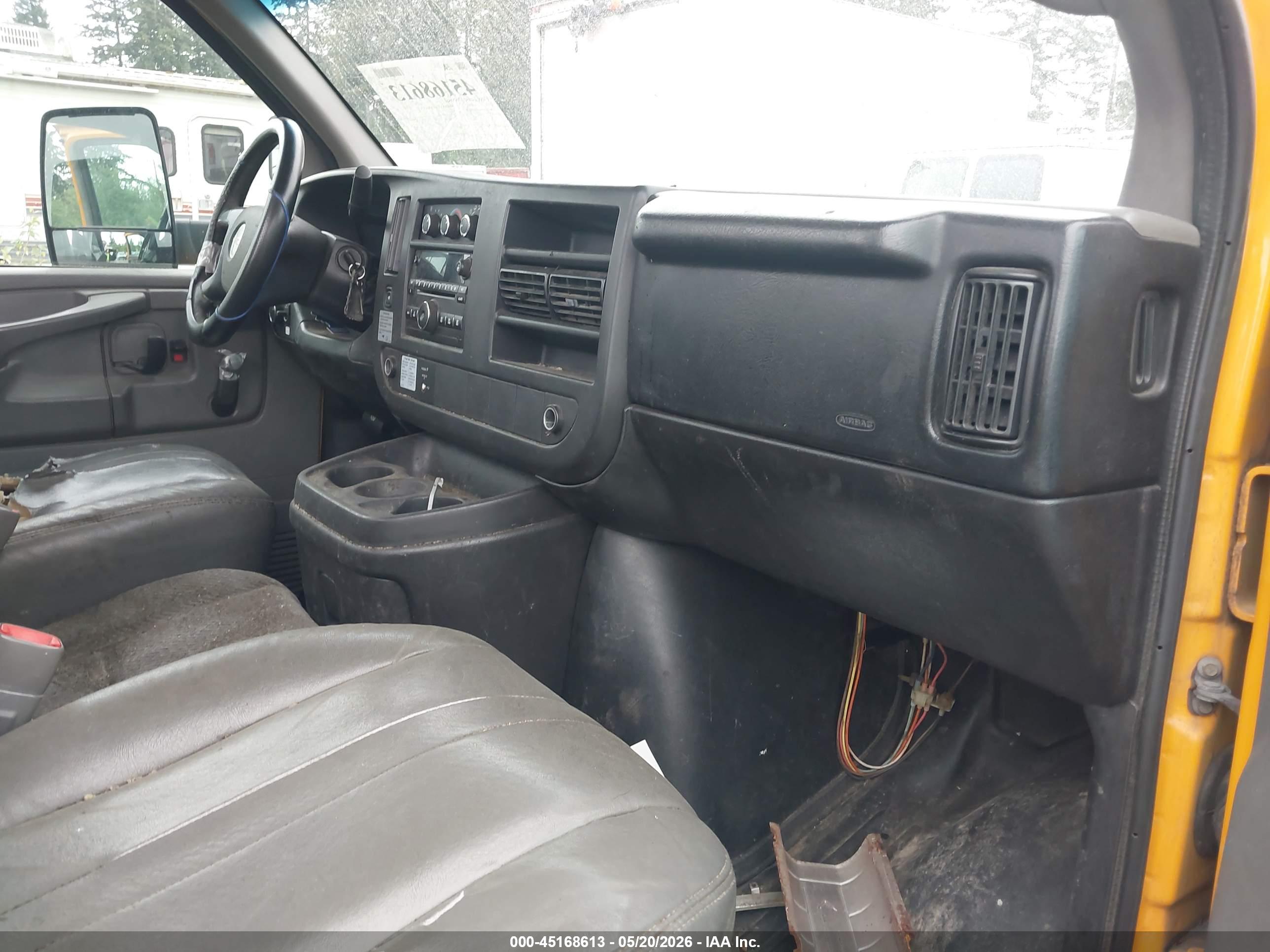 GMC SAVANA image 8