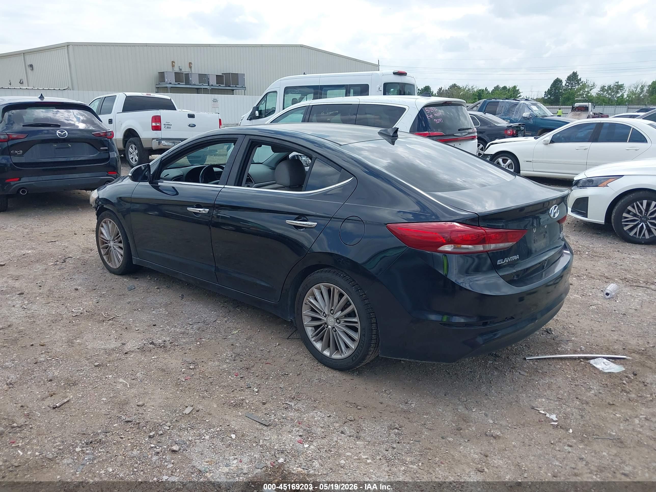 HYUNDAI ELANTRA image 3
