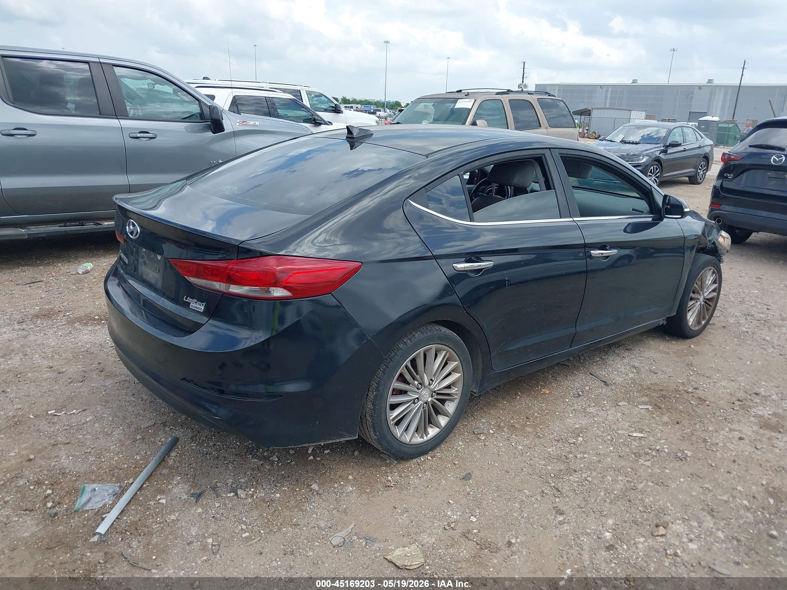 HYUNDAI ELANTRA image 4