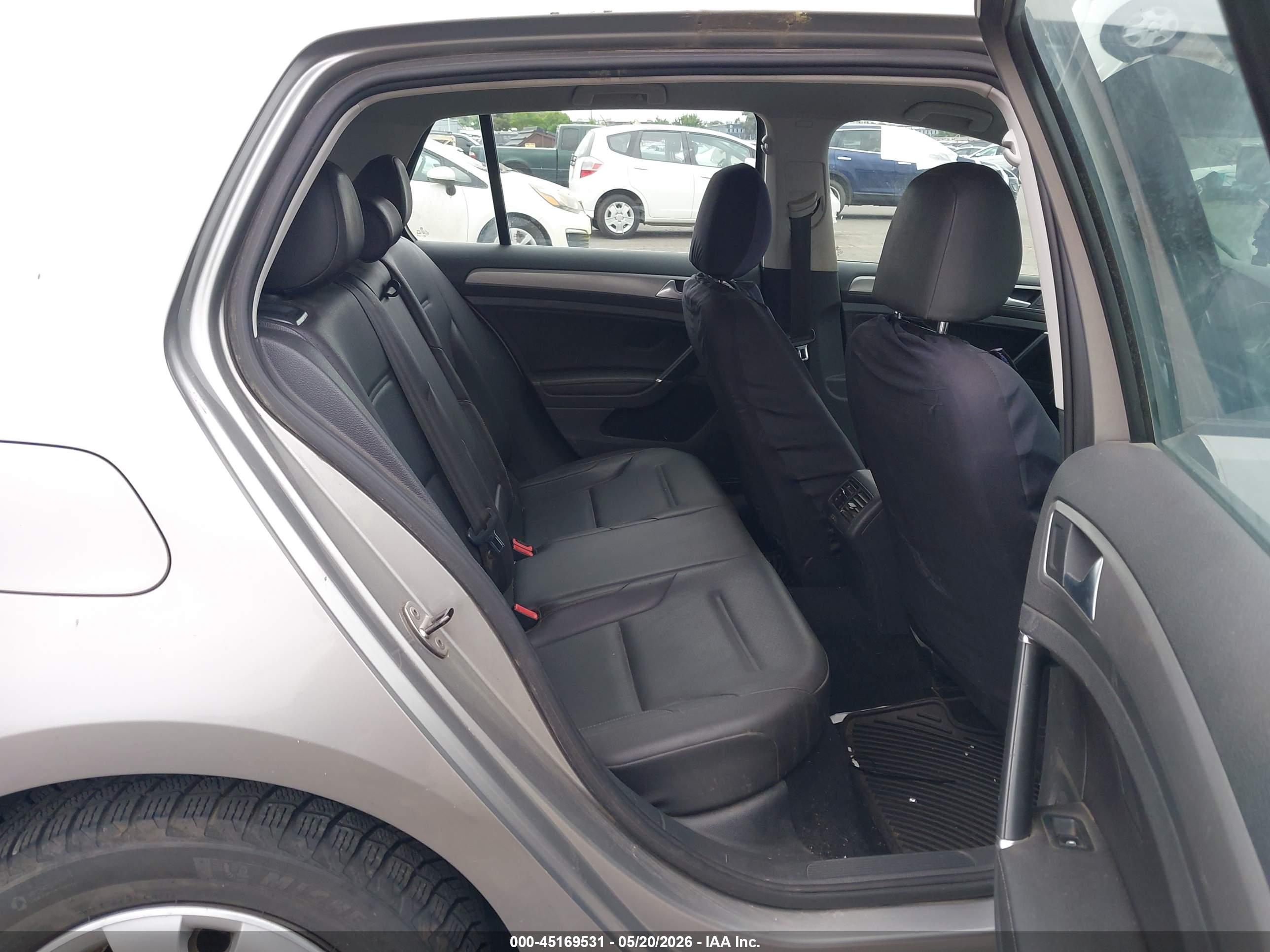 VOLKSWAGEN GOLF image 8