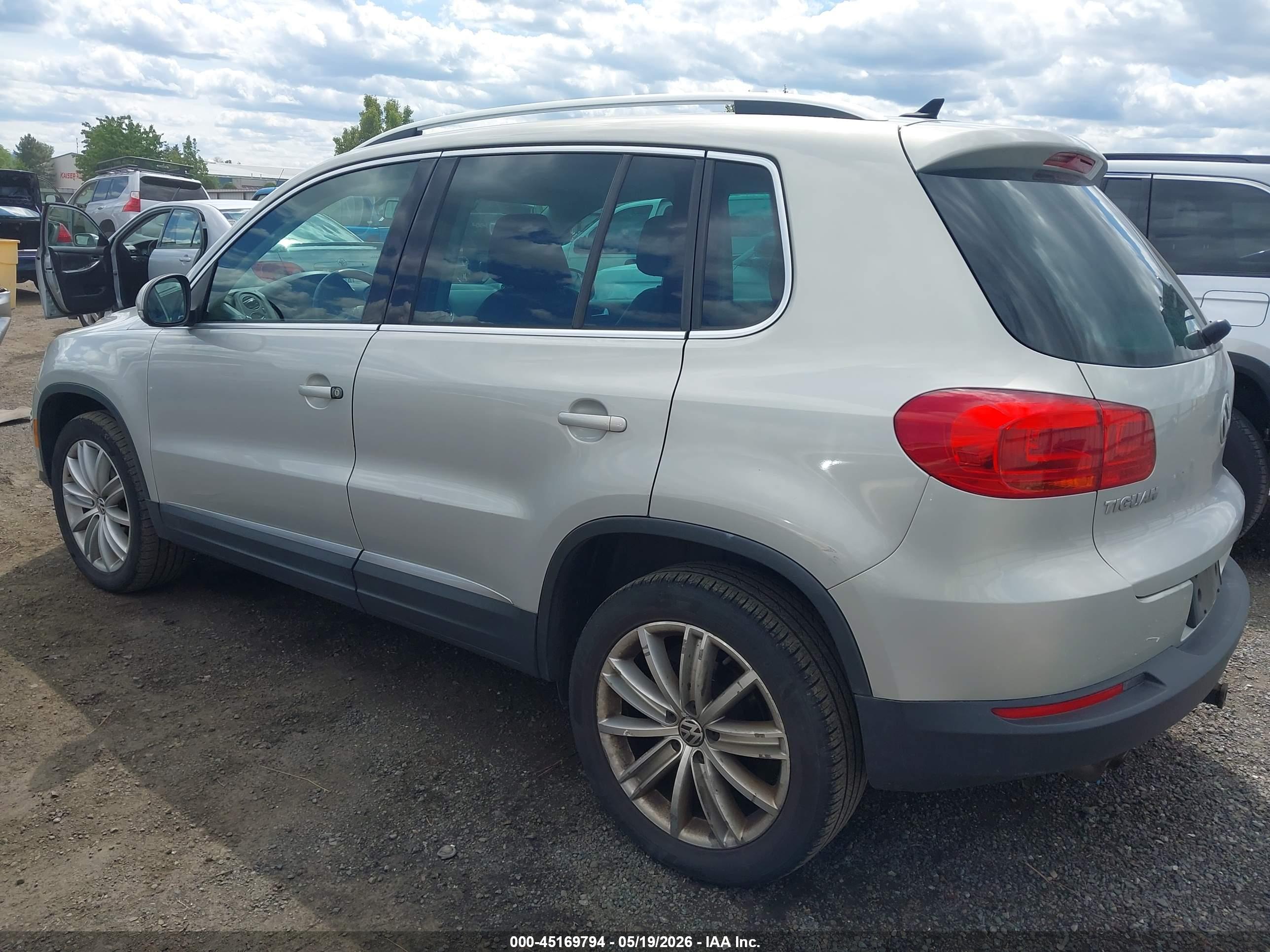 VOLKSWAGEN TIGUAN image 3