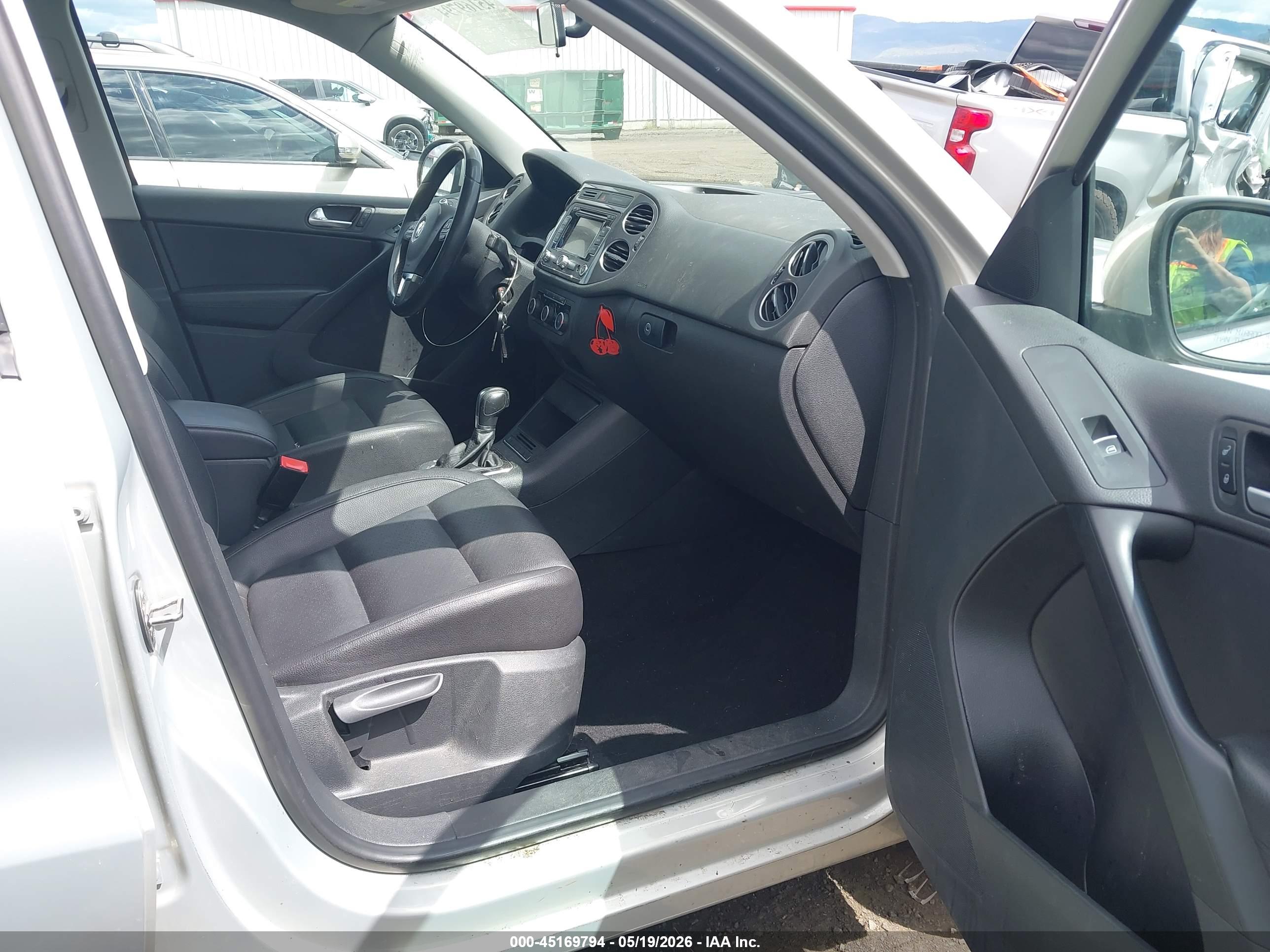 VOLKSWAGEN TIGUAN image 5