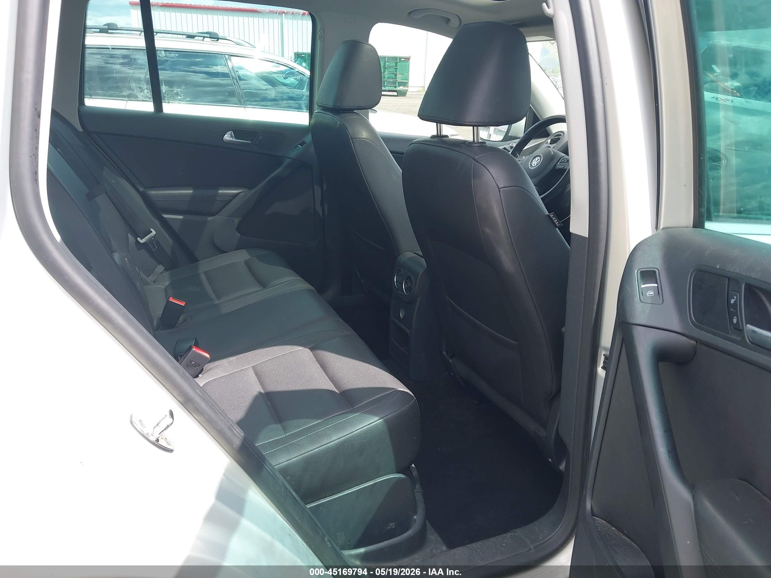 VOLKSWAGEN TIGUAN image 8