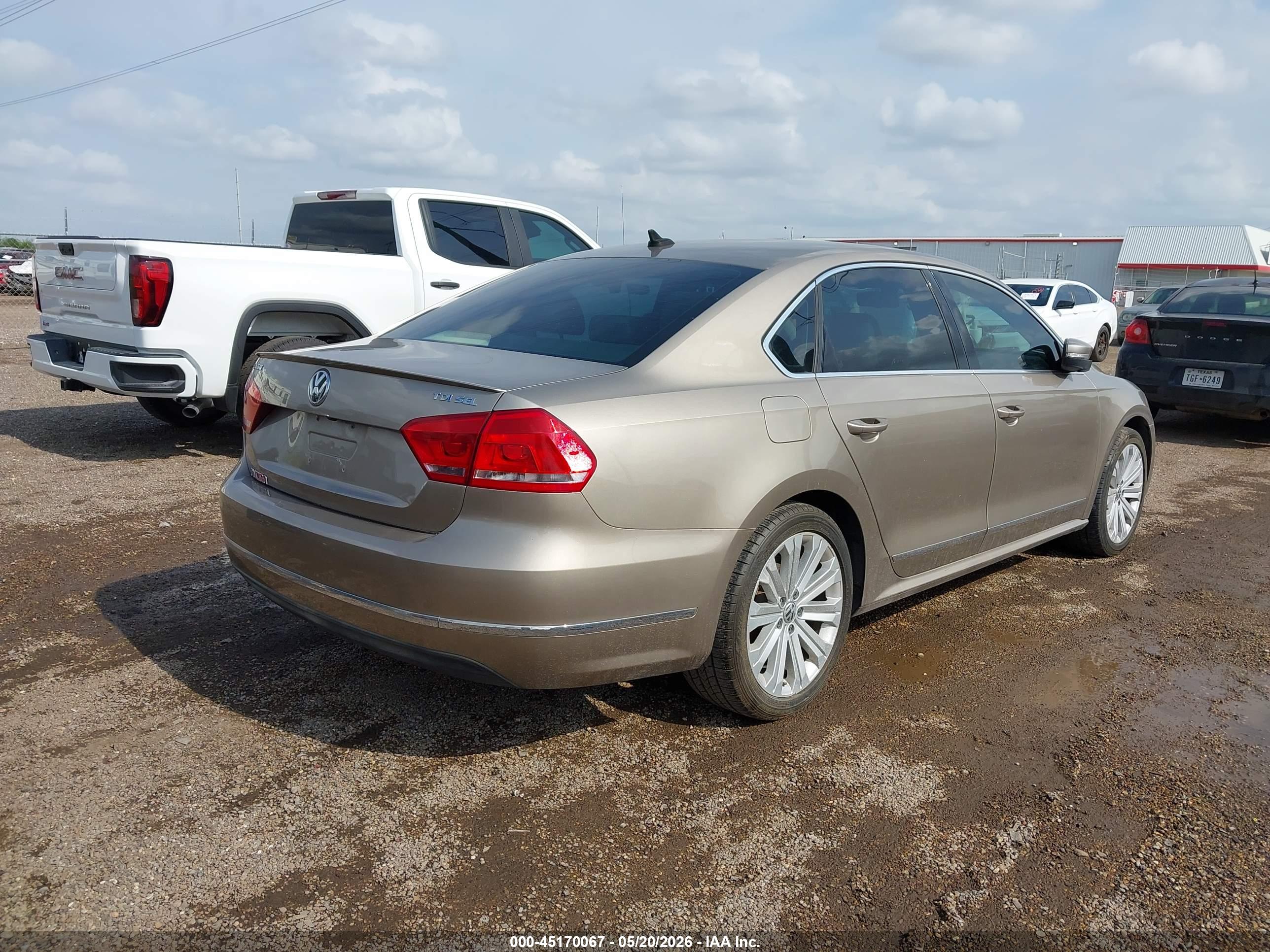 VOLKSWAGEN PASSAT image 4