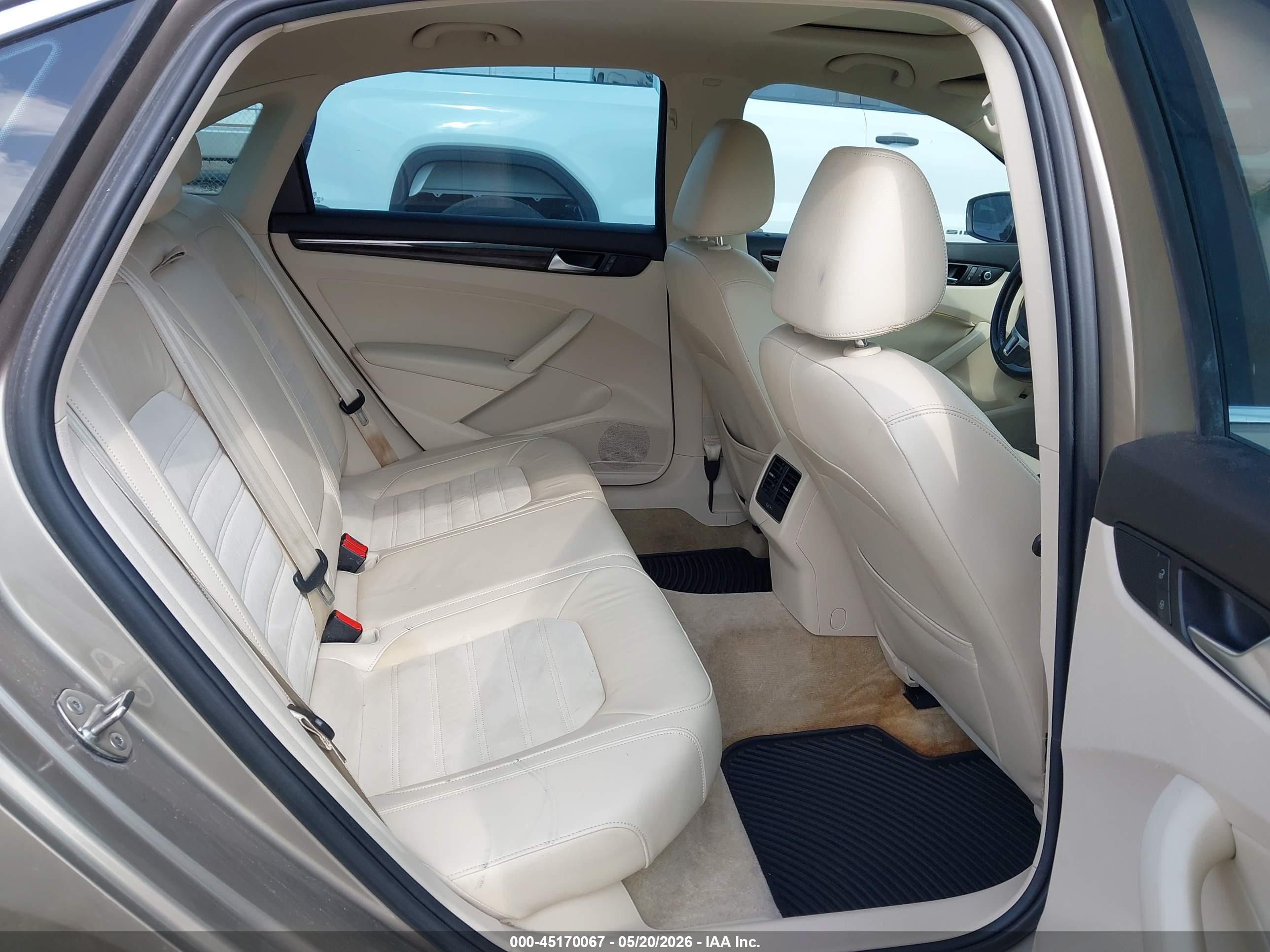 VOLKSWAGEN PASSAT image 8
