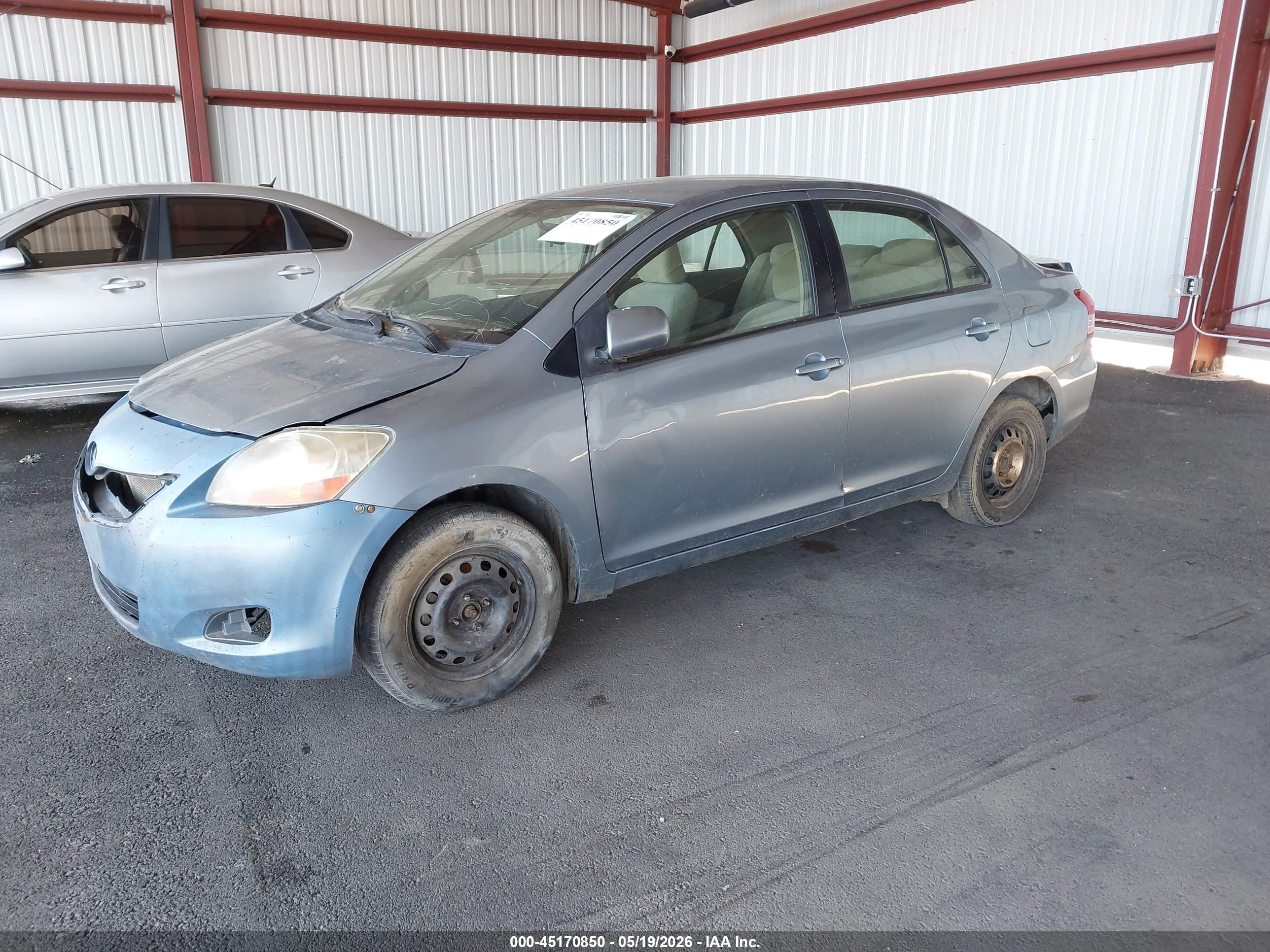 TOYOTA YARIS image 2