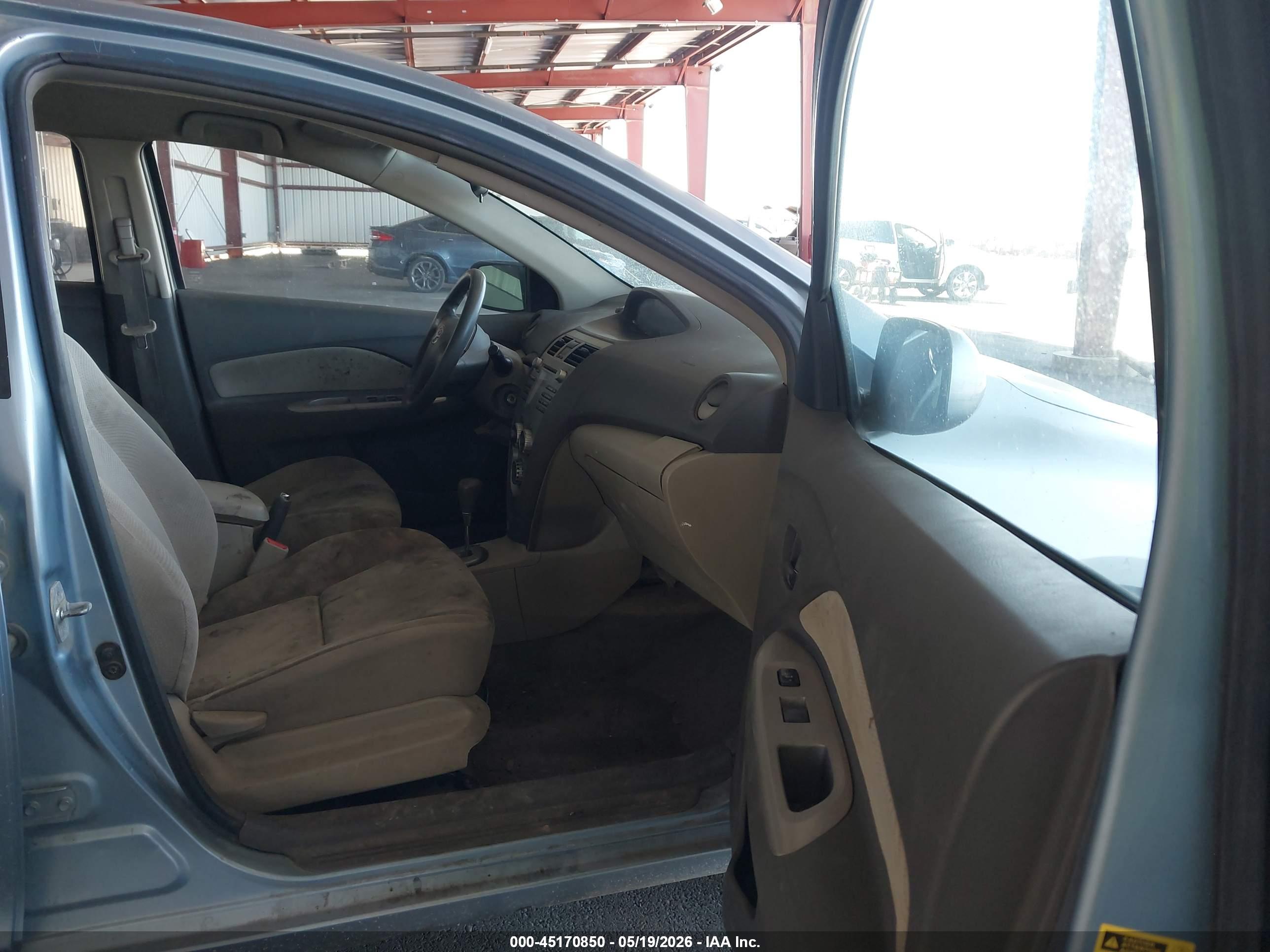 TOYOTA YARIS image 5