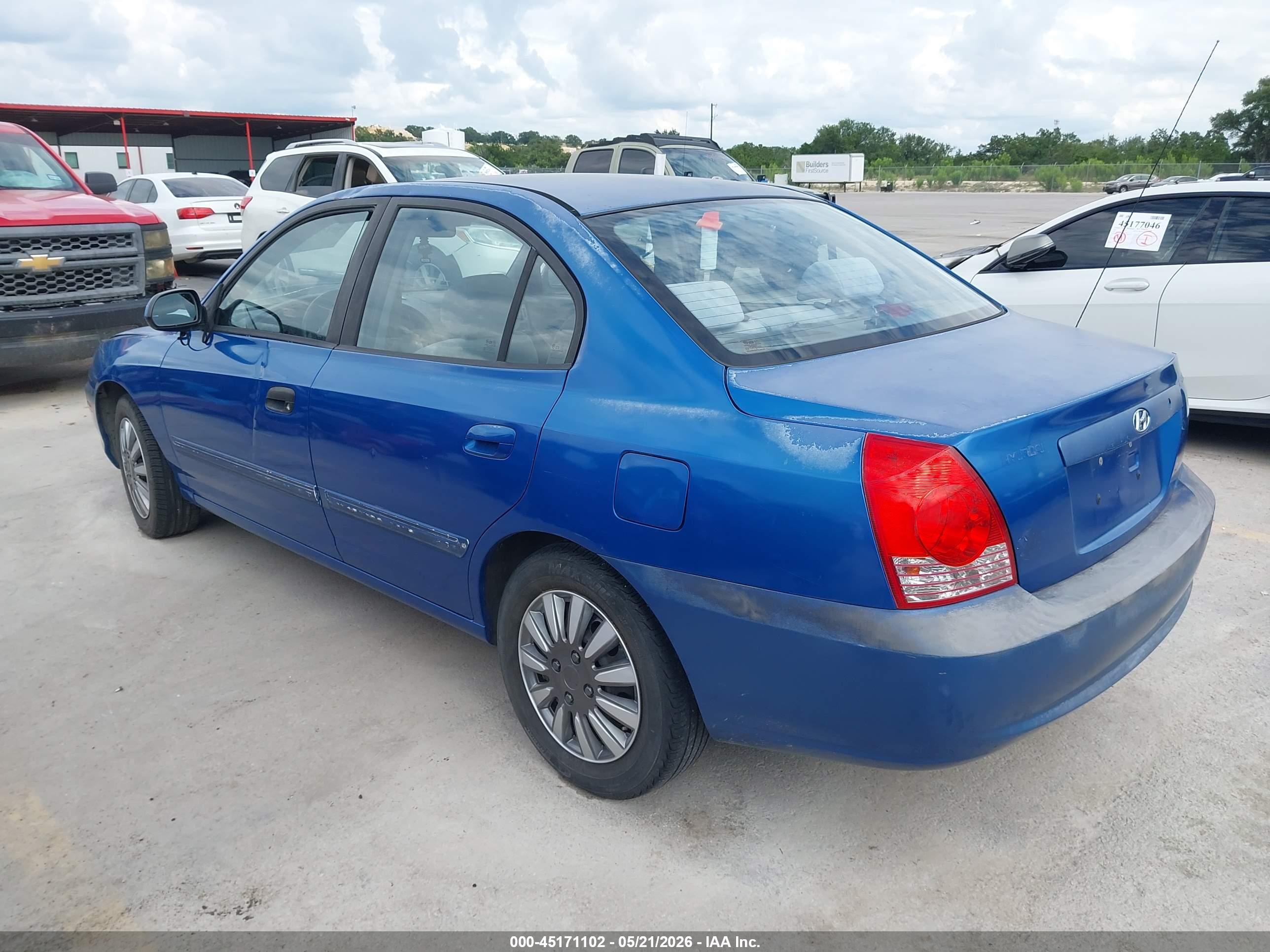 HYUNDAI ELANTRA image 3