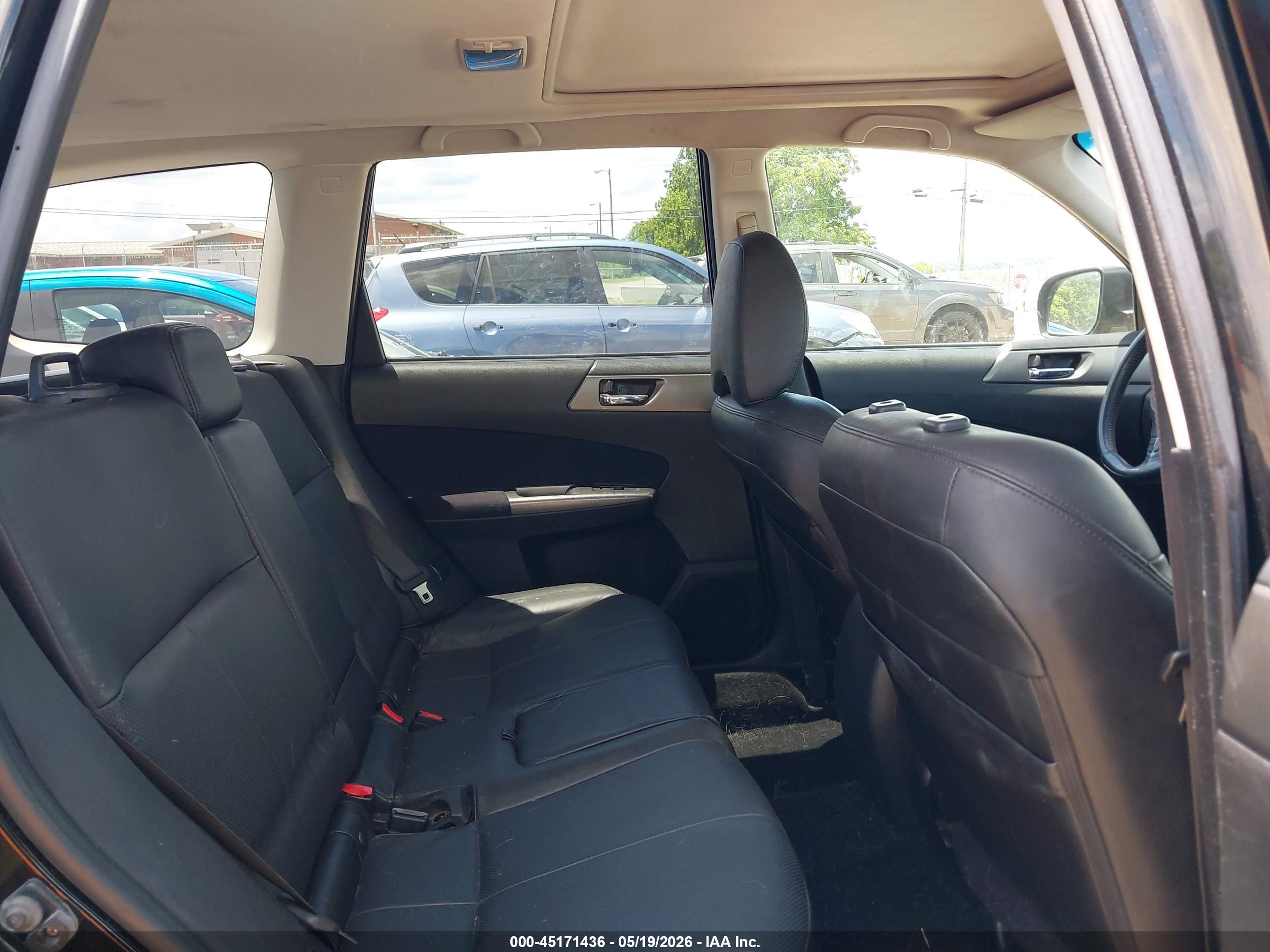 SUBARU FORESTER image 8