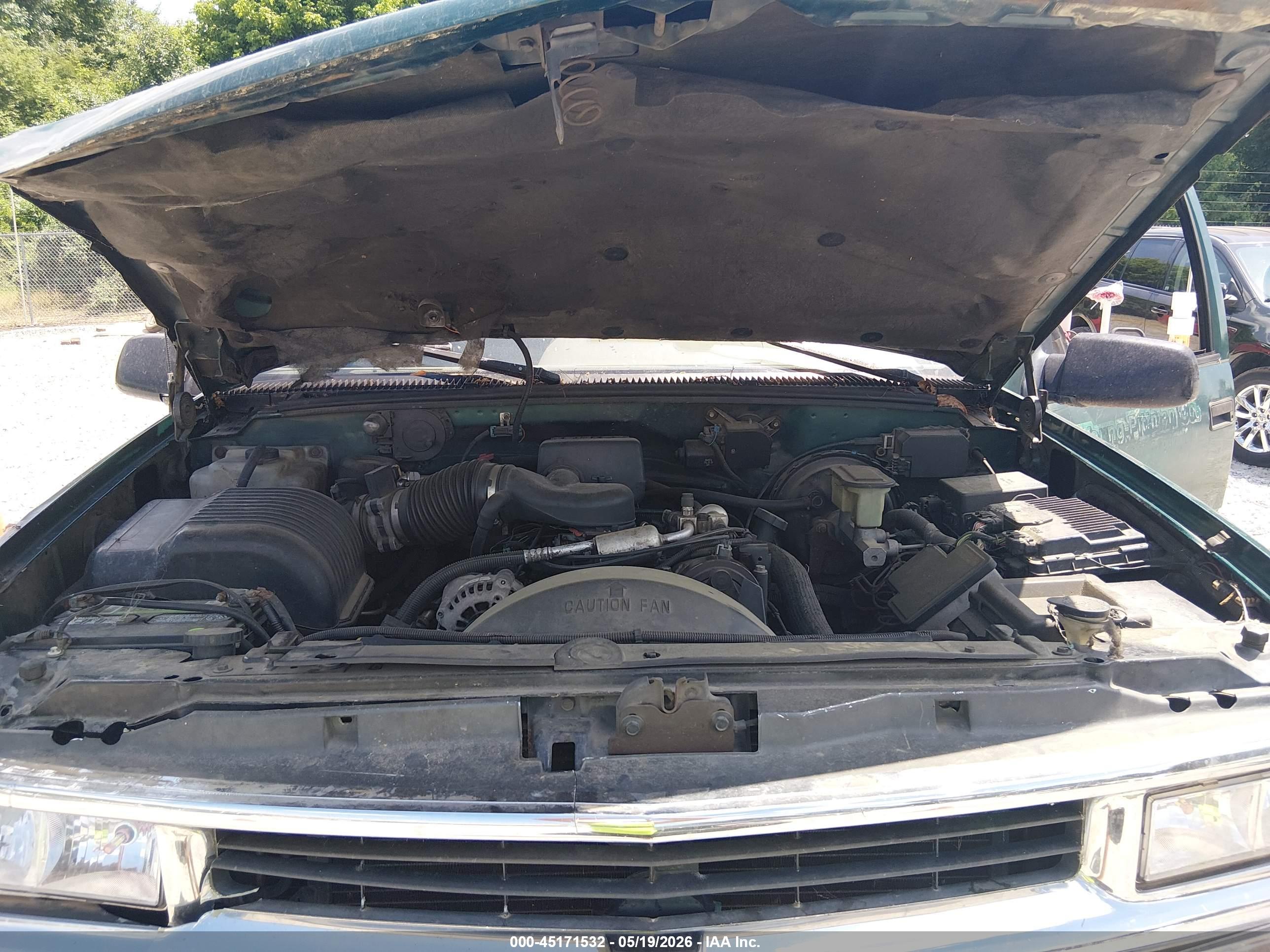 CHEVROLET GMT-400 image 10