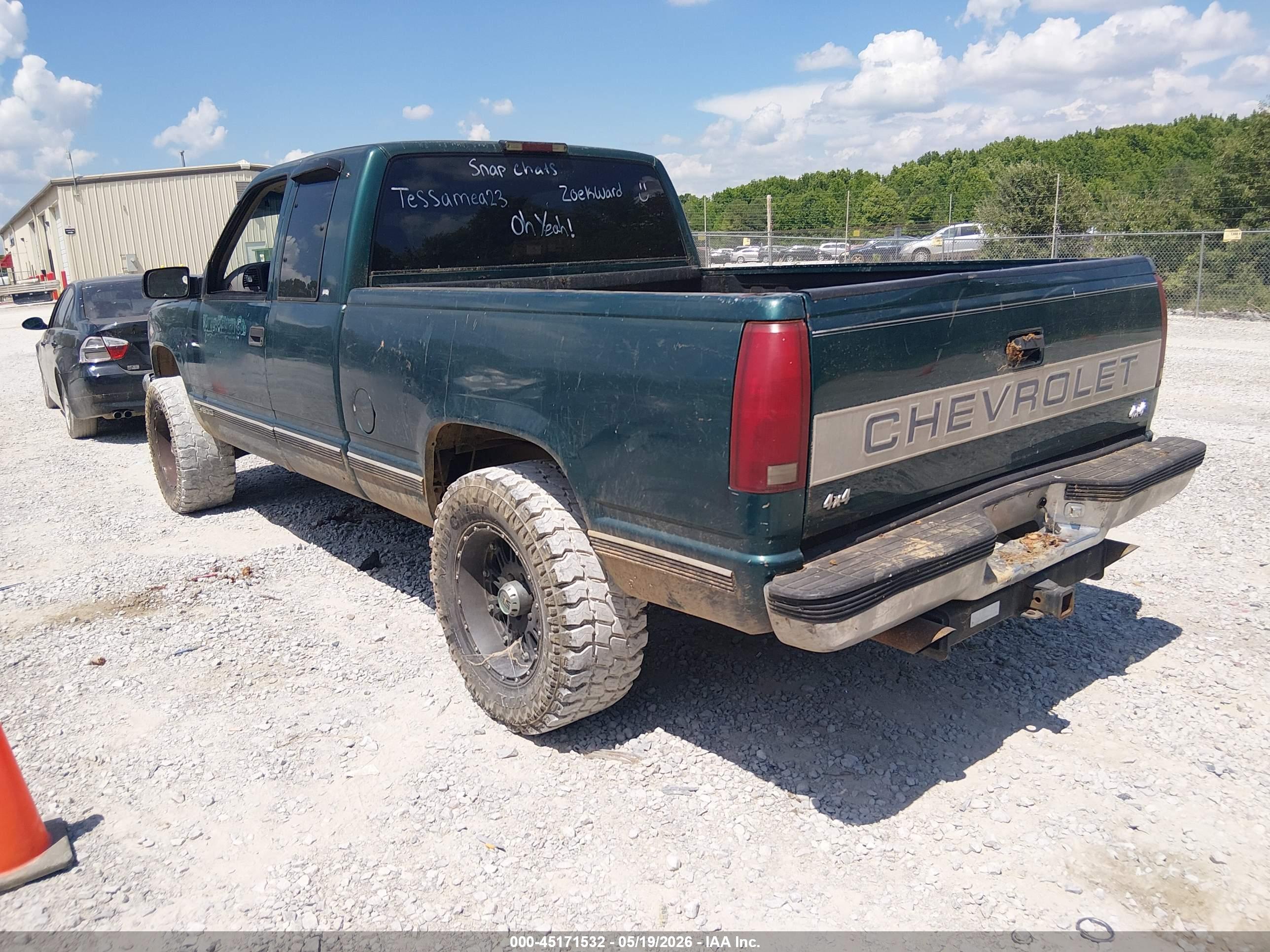 CHEVROLET GMT-400 image 3
