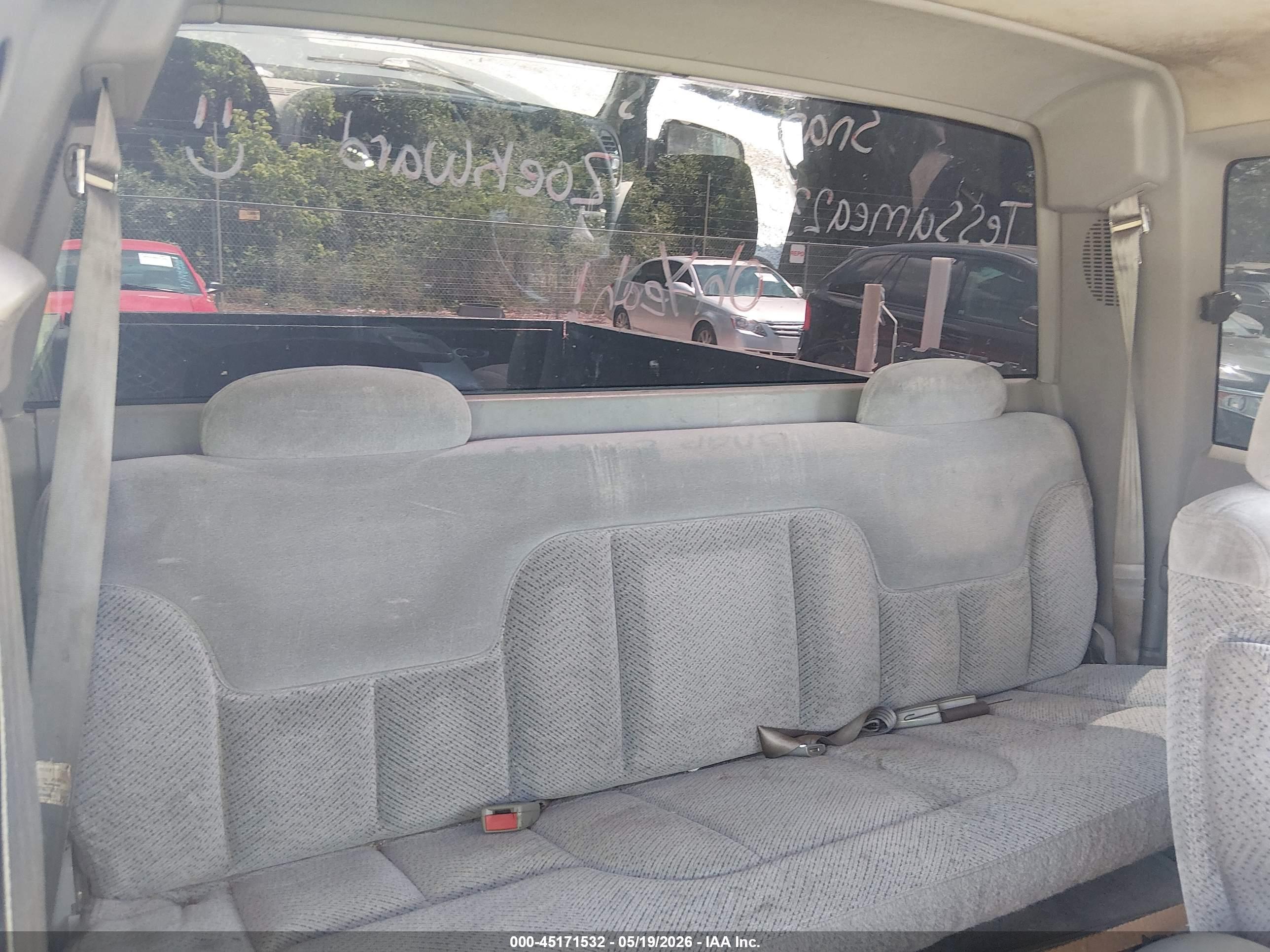 CHEVROLET GMT-400 image 8