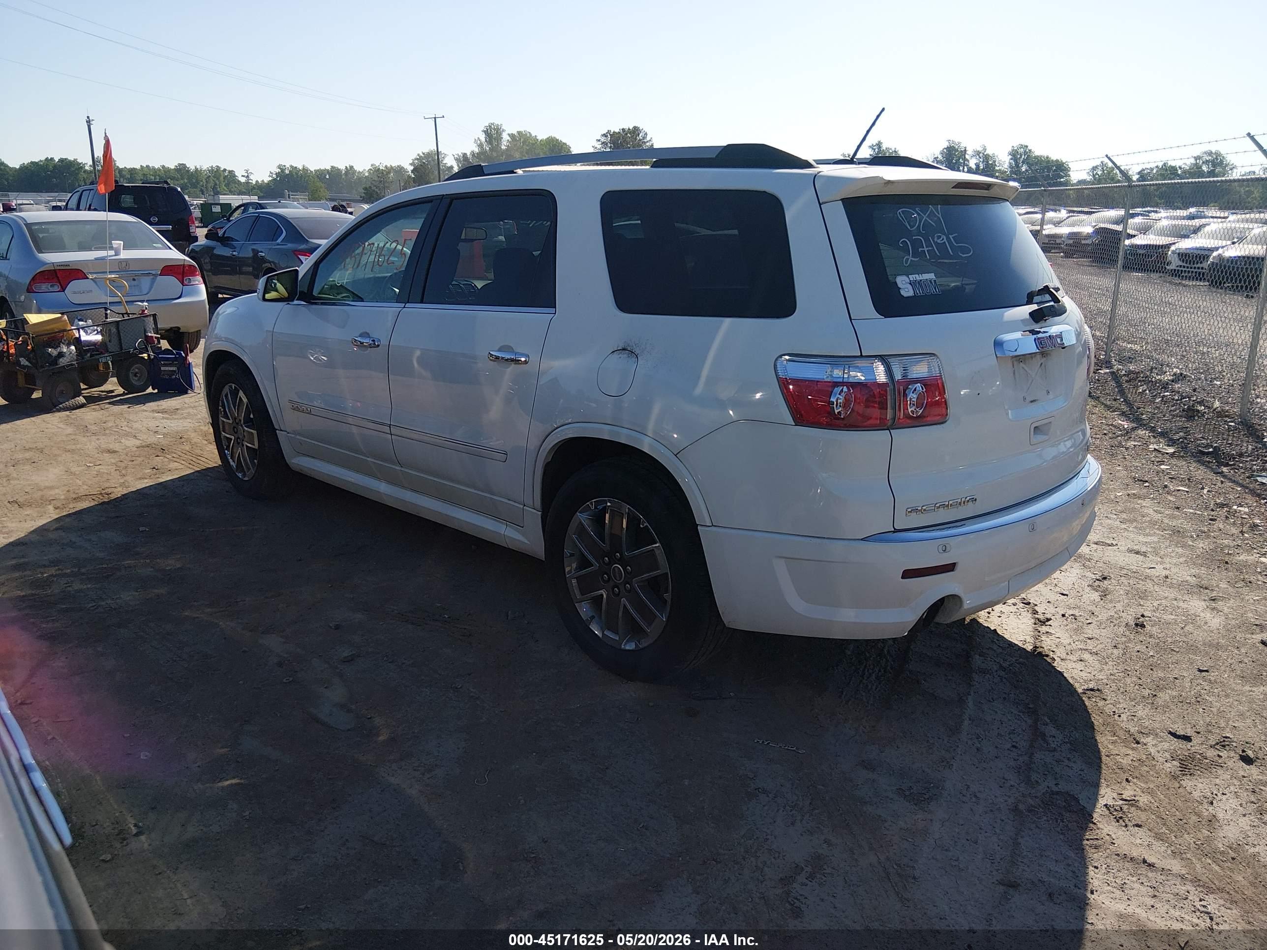 GMC ACADIA image 3