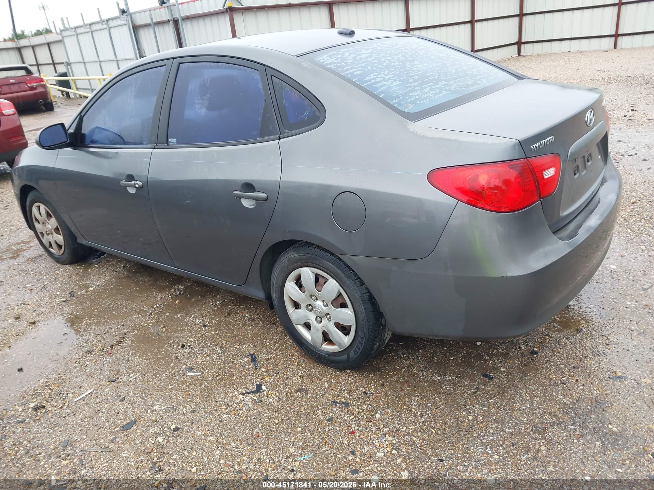 HYUNDAI ELANTRA image 3