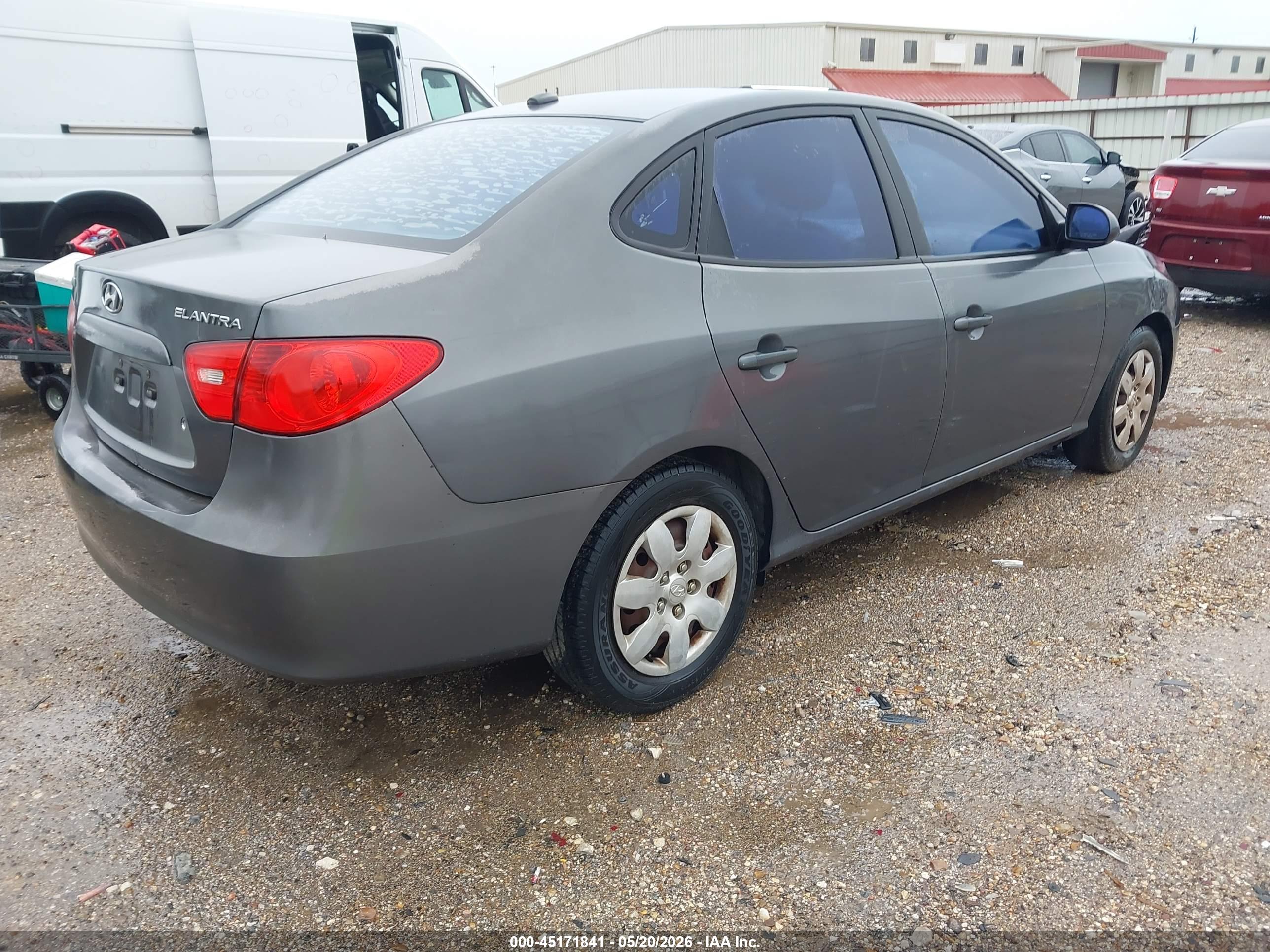 HYUNDAI ELANTRA image 4
