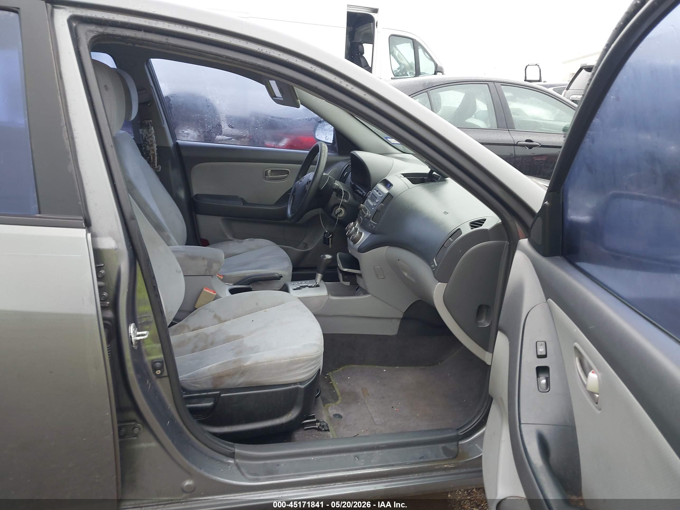 HYUNDAI ELANTRA image 5