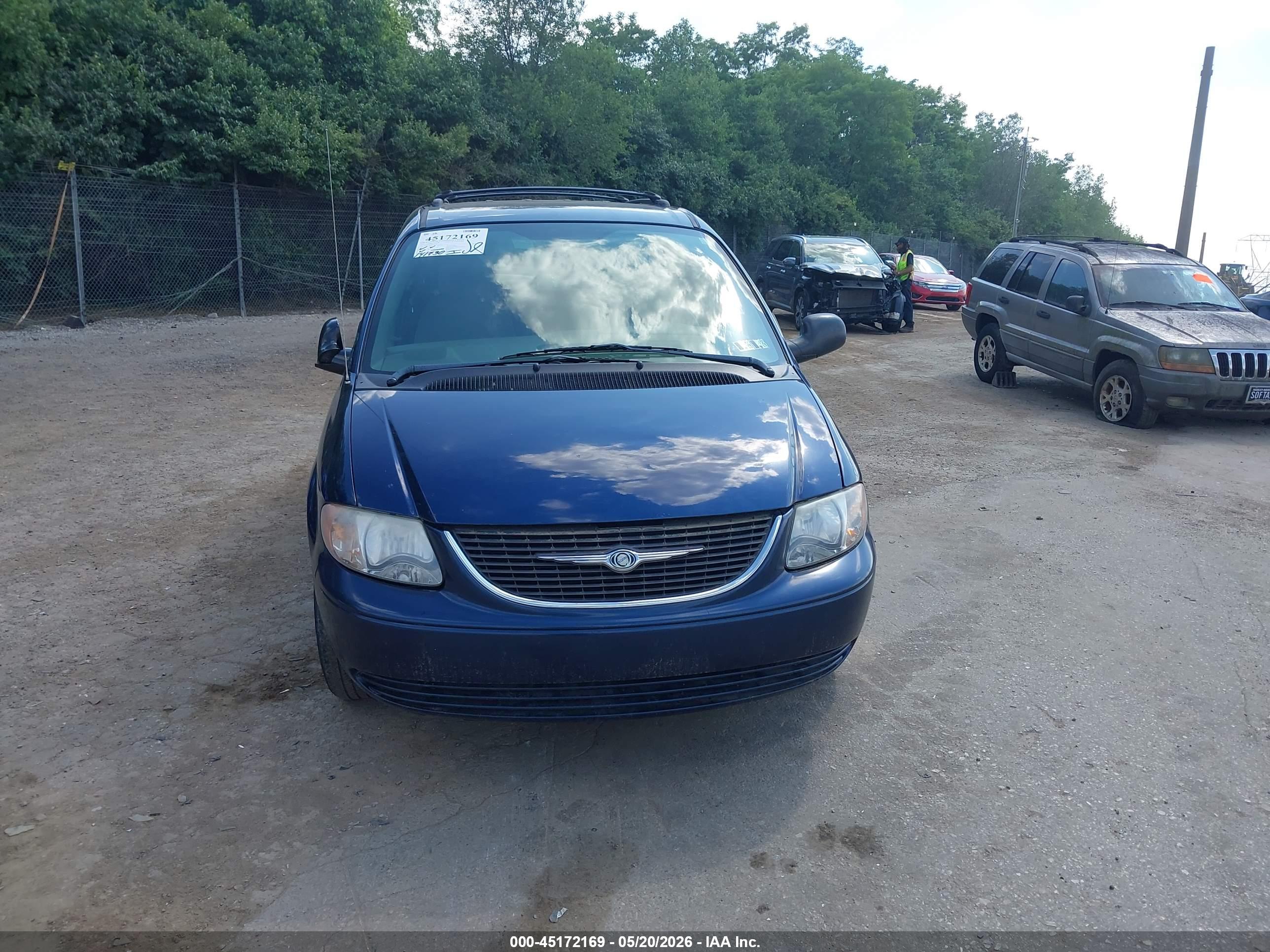 CHRYSLER TOWN image 6