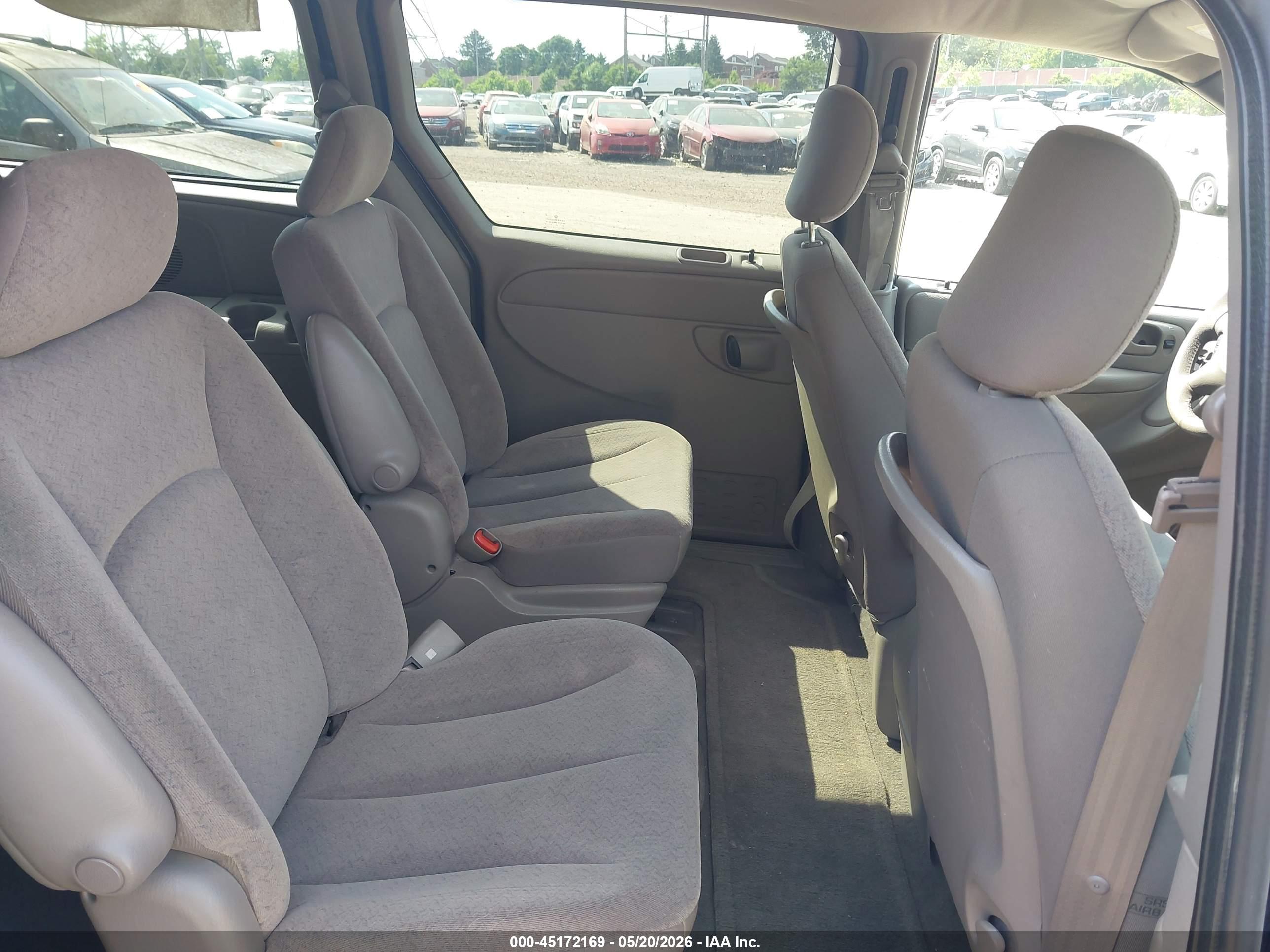 CHRYSLER TOWN image 8