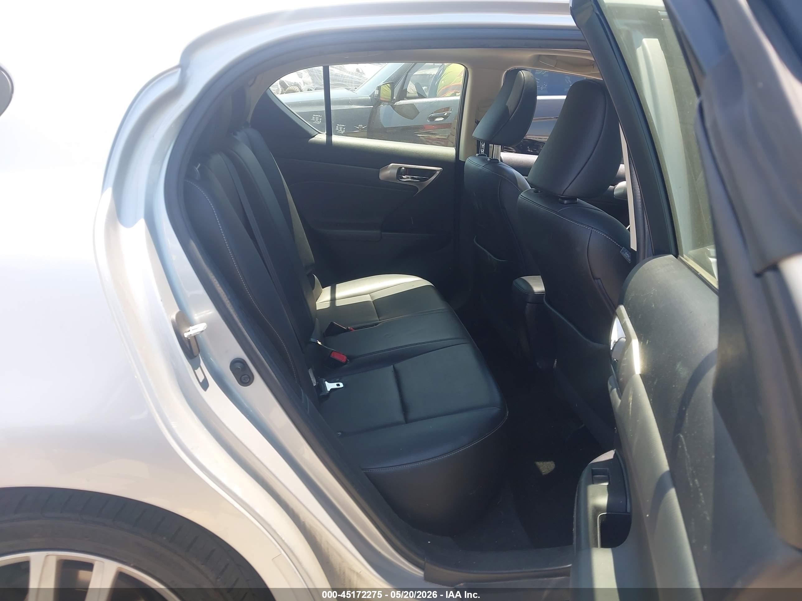 LEXUS CT image 8