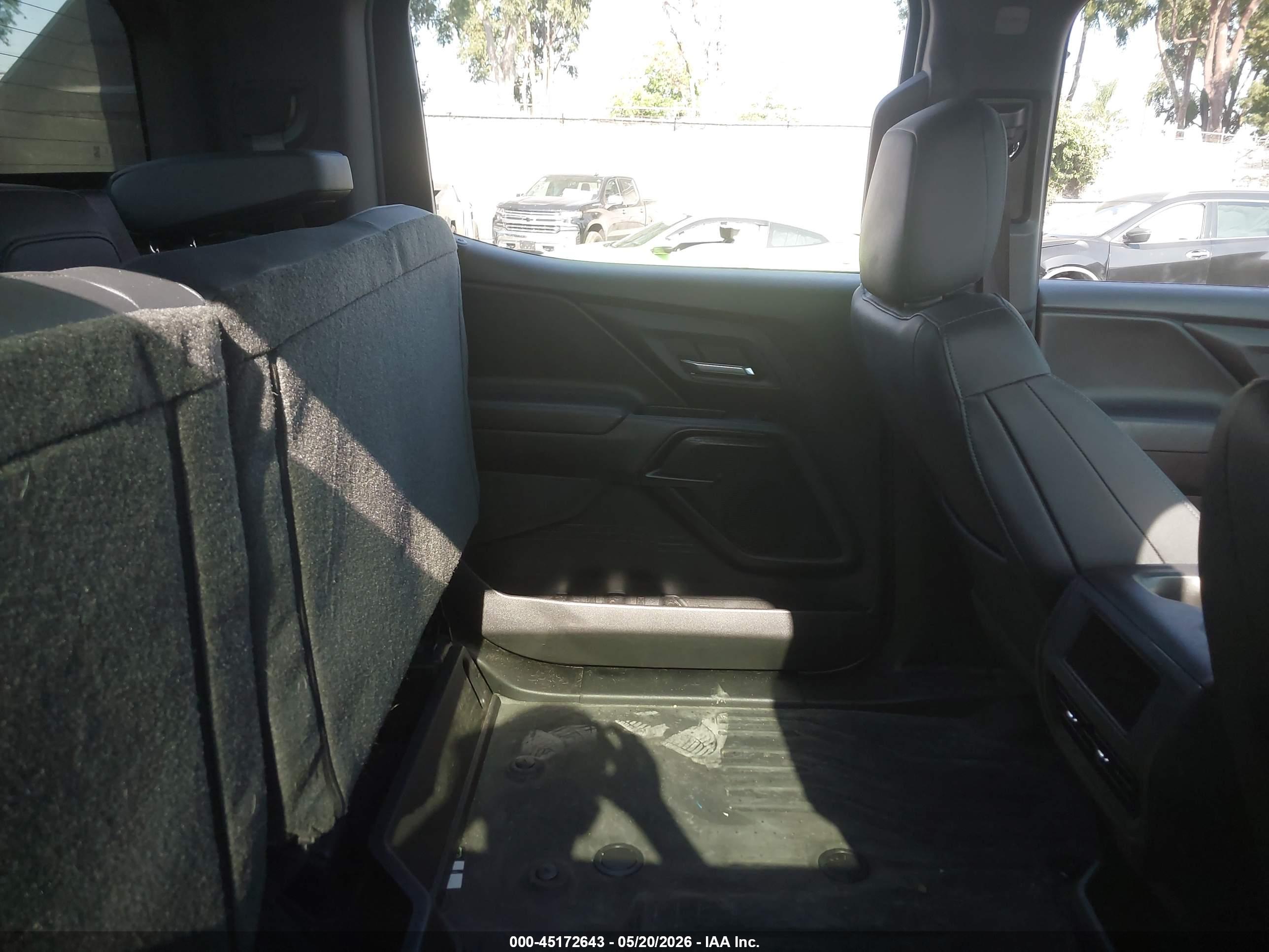 CHEVROLET SILVERADO image 8