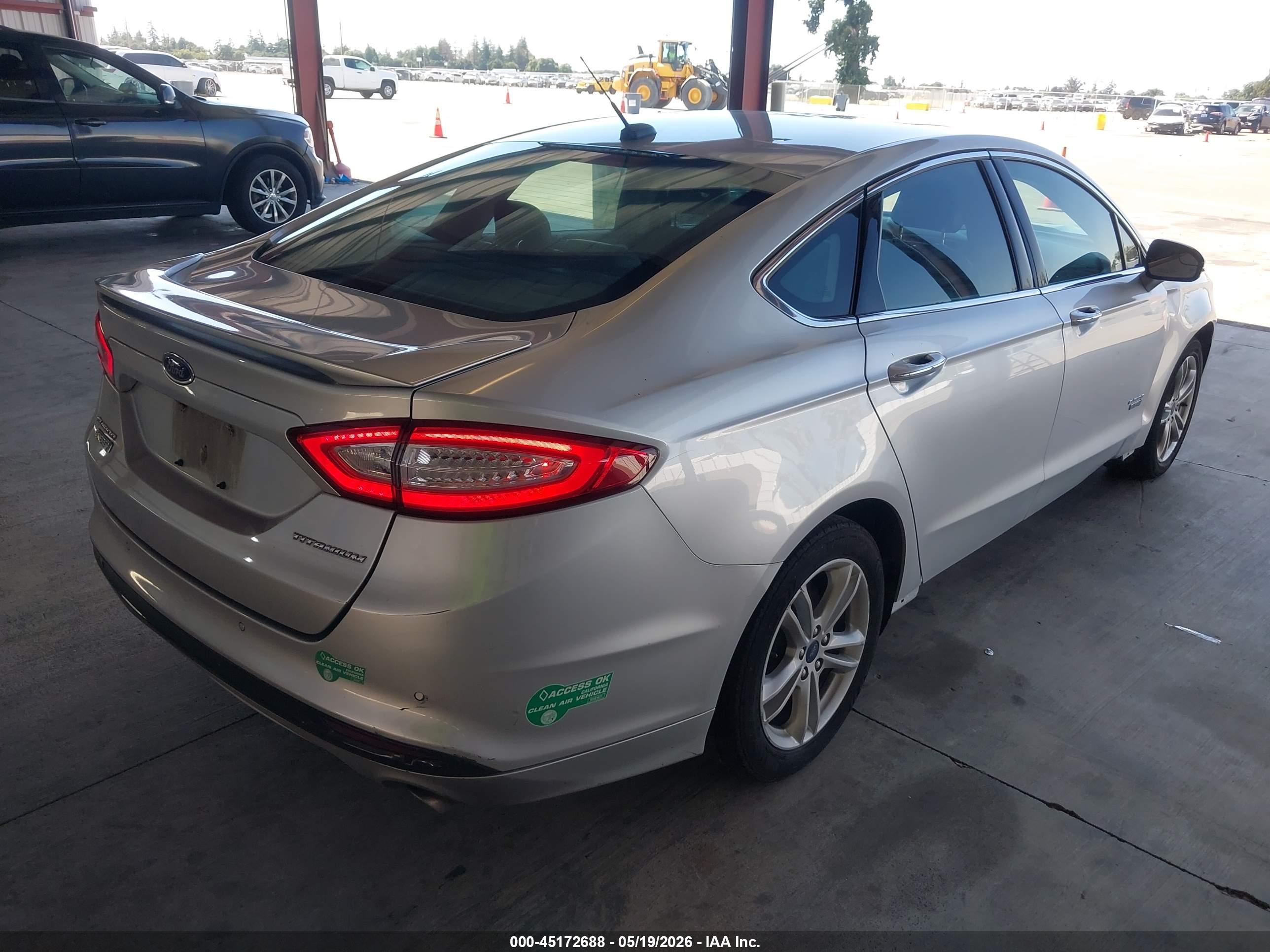 FORD FUSION image 4