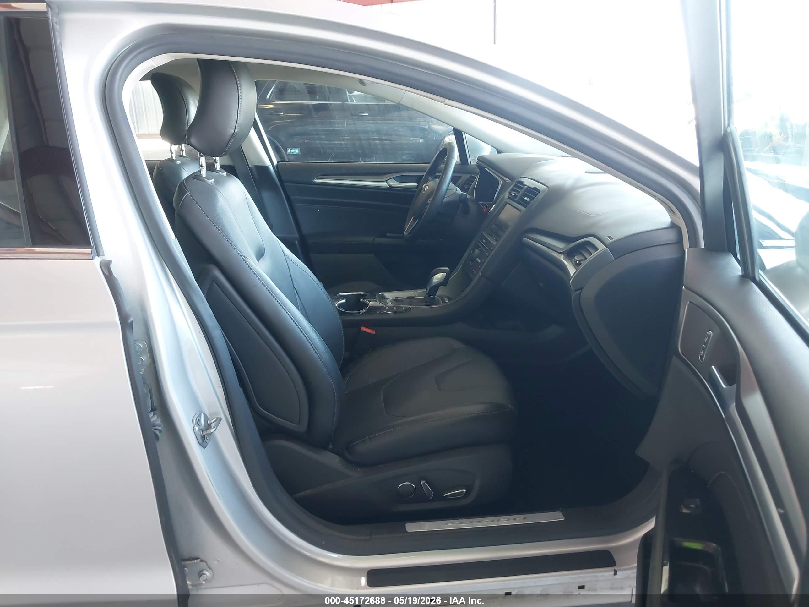 FORD FUSION image 5