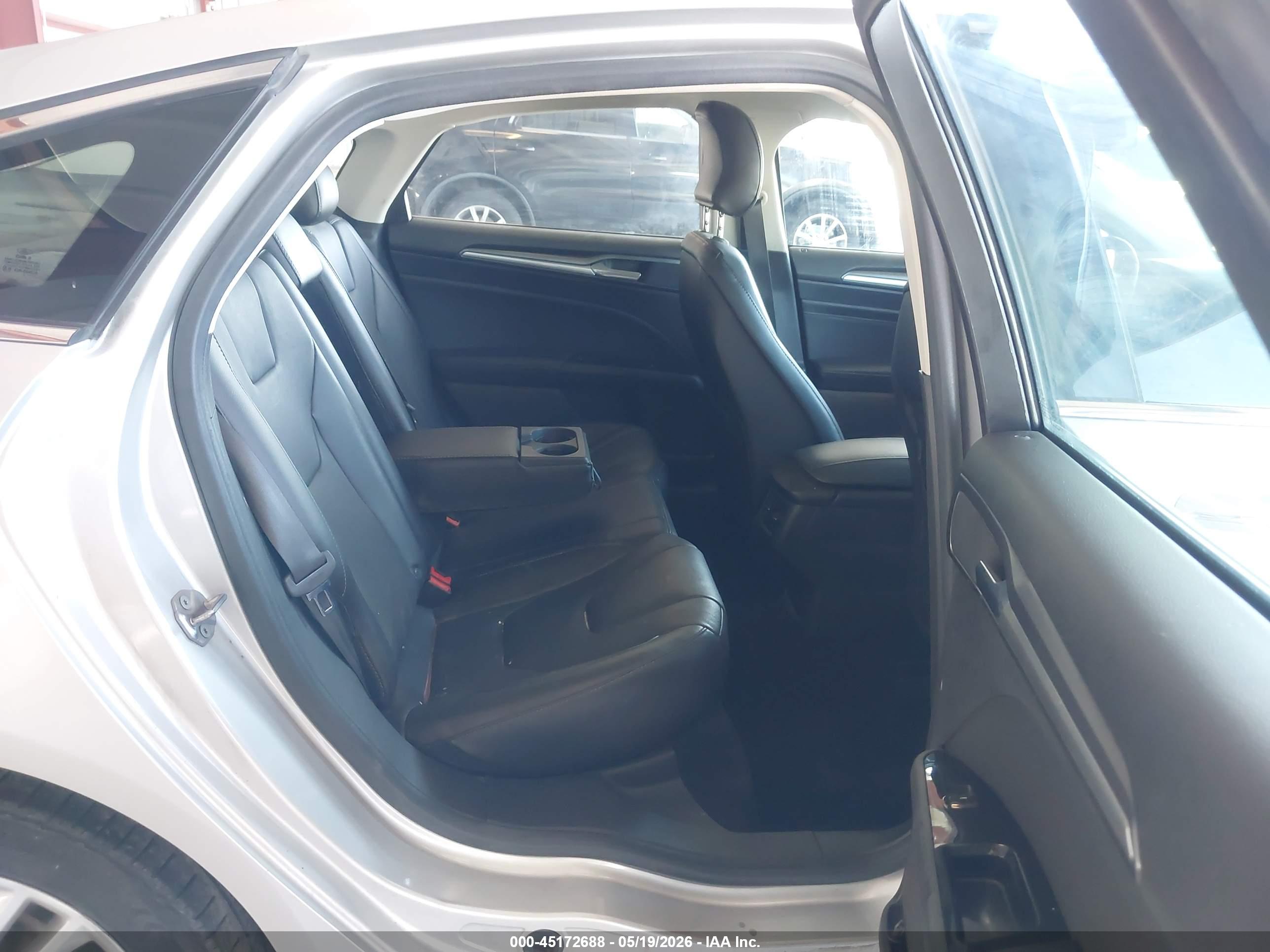 FORD FUSION image 8