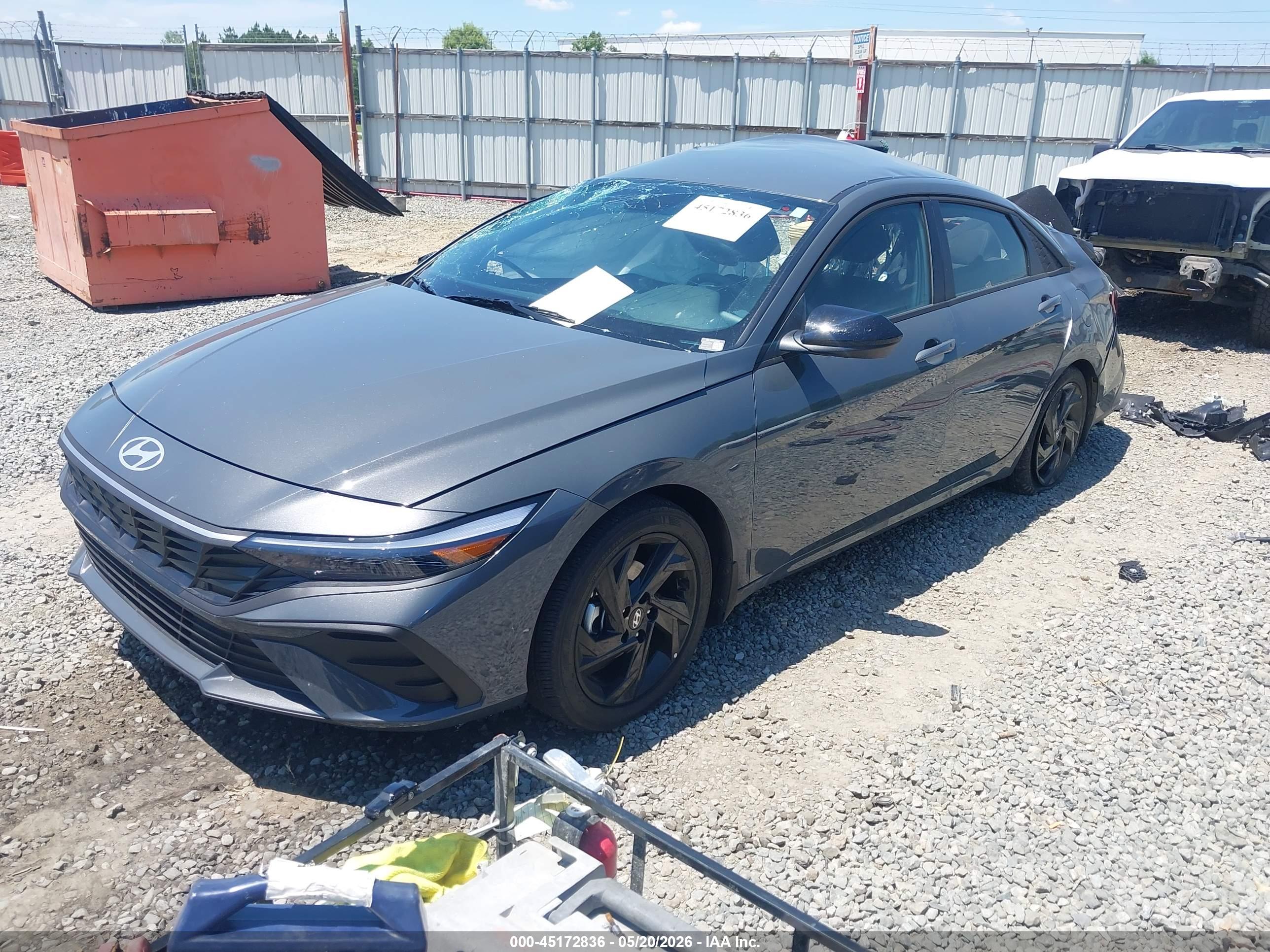 HYUNDAI ELANTRA image 2