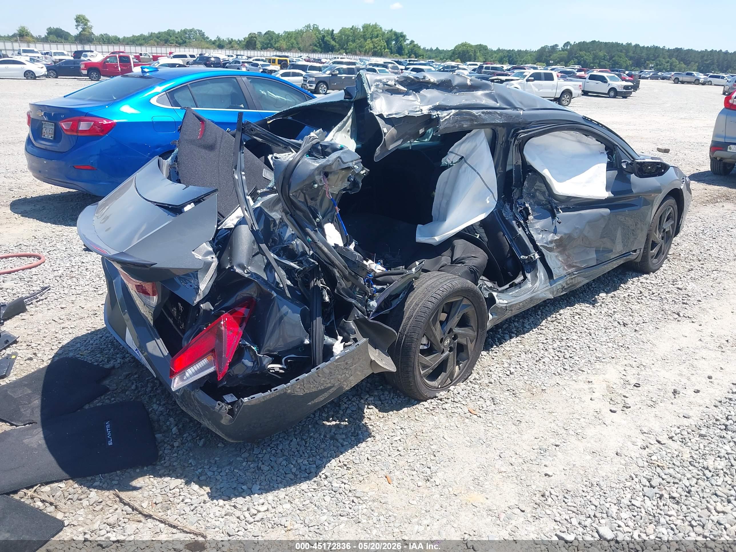 HYUNDAI ELANTRA image 4