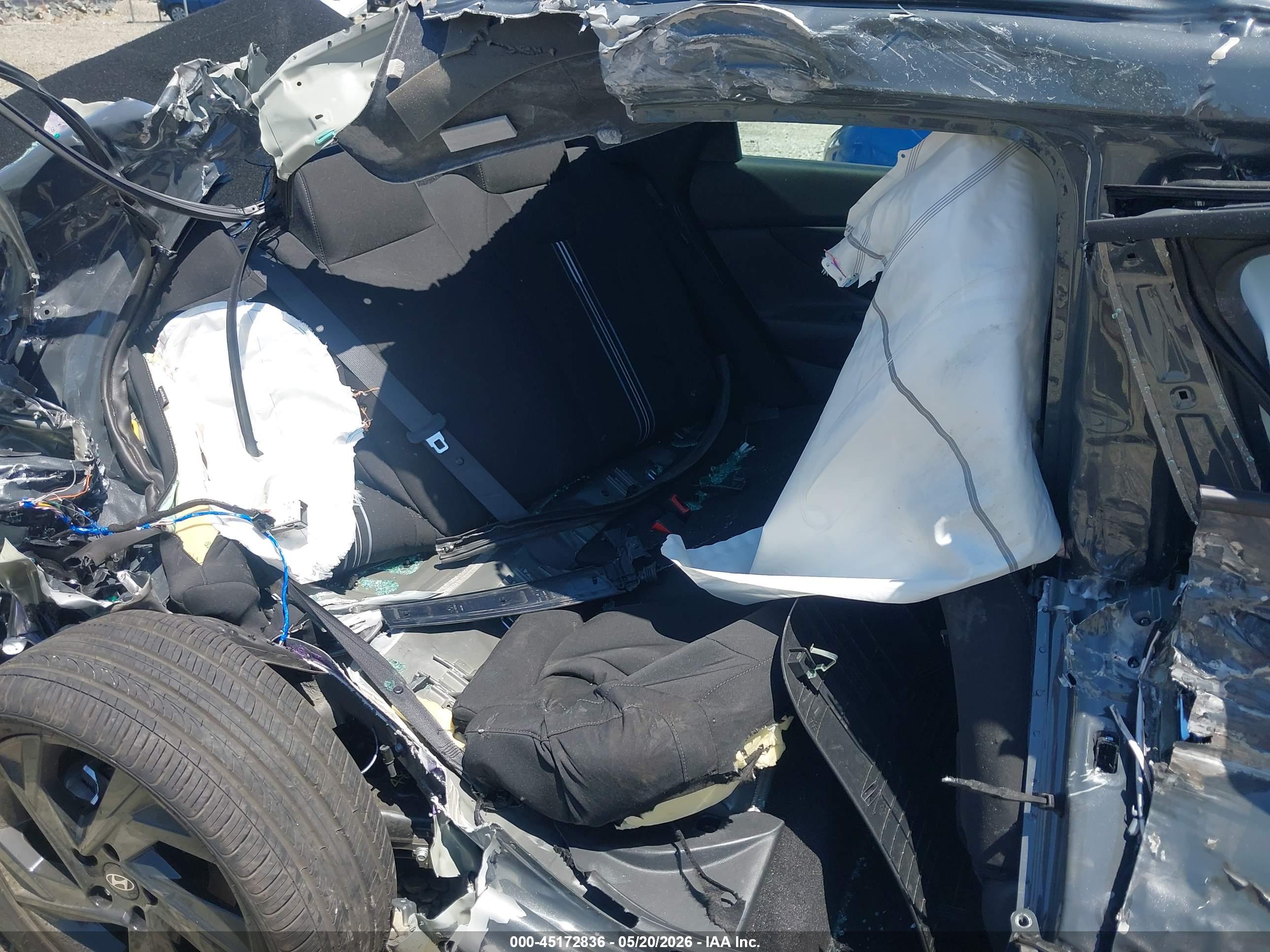 HYUNDAI ELANTRA image 8