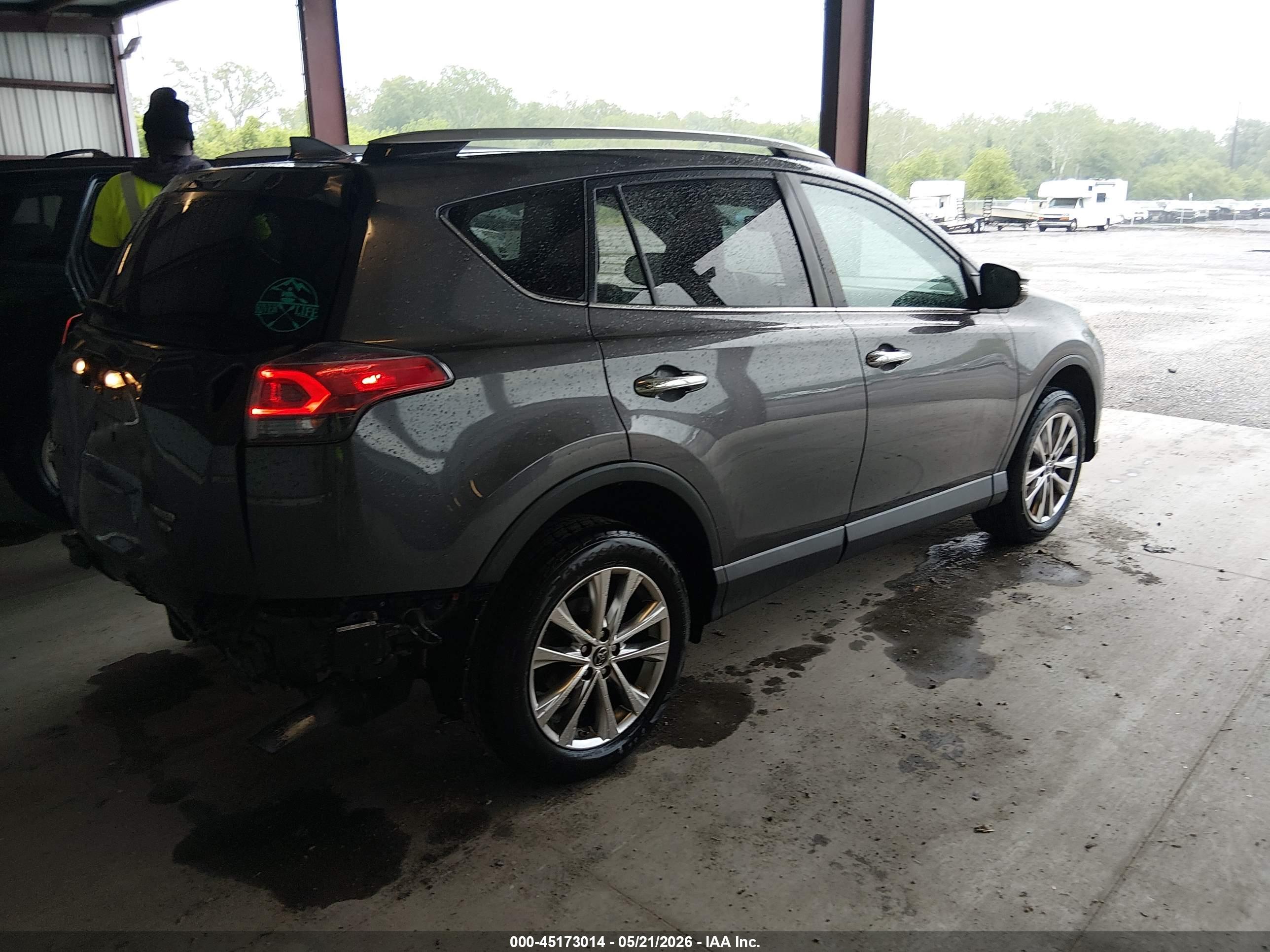 TOYOTA RAV4 image 4