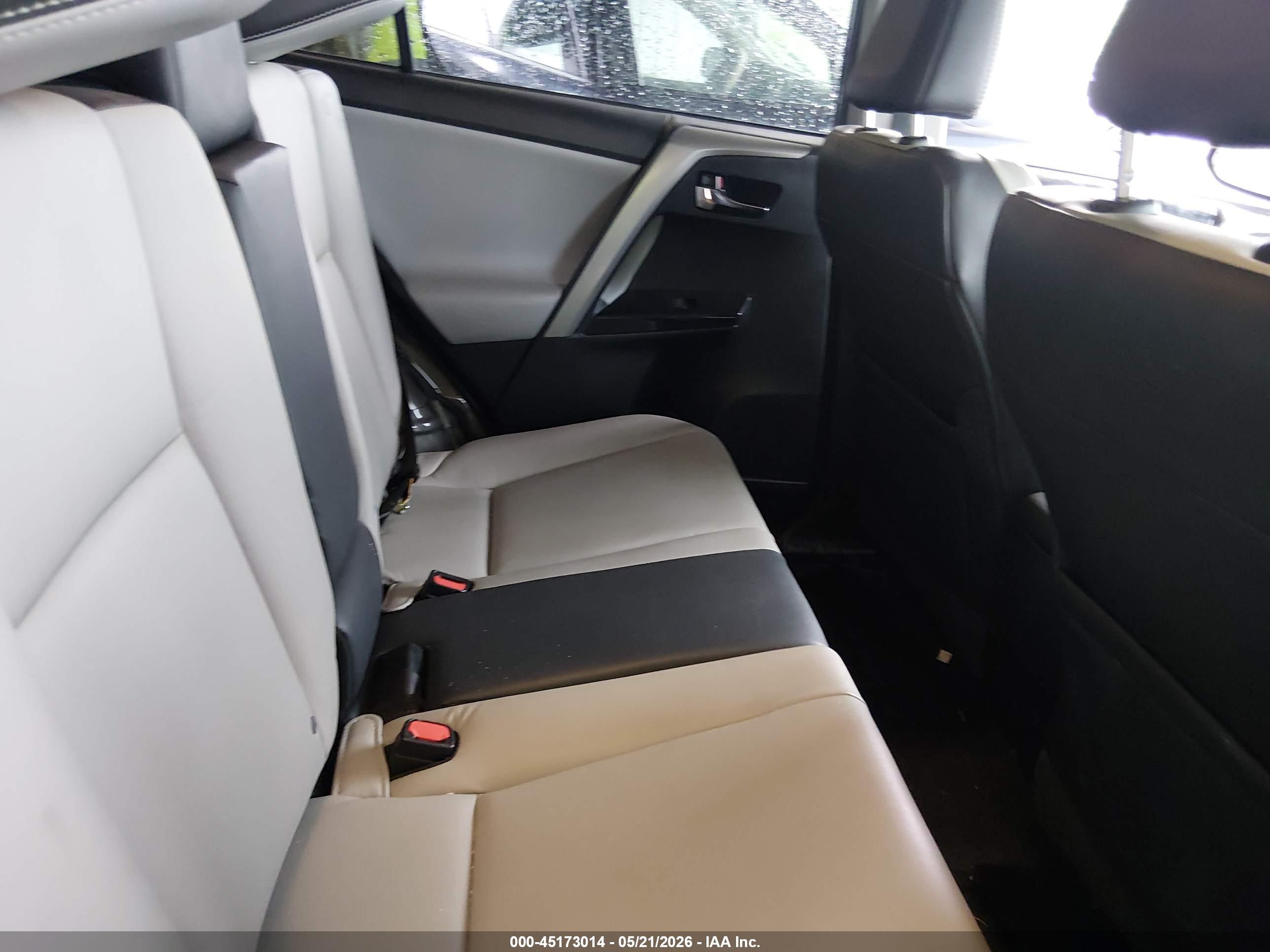 TOYOTA RAV4 image 8