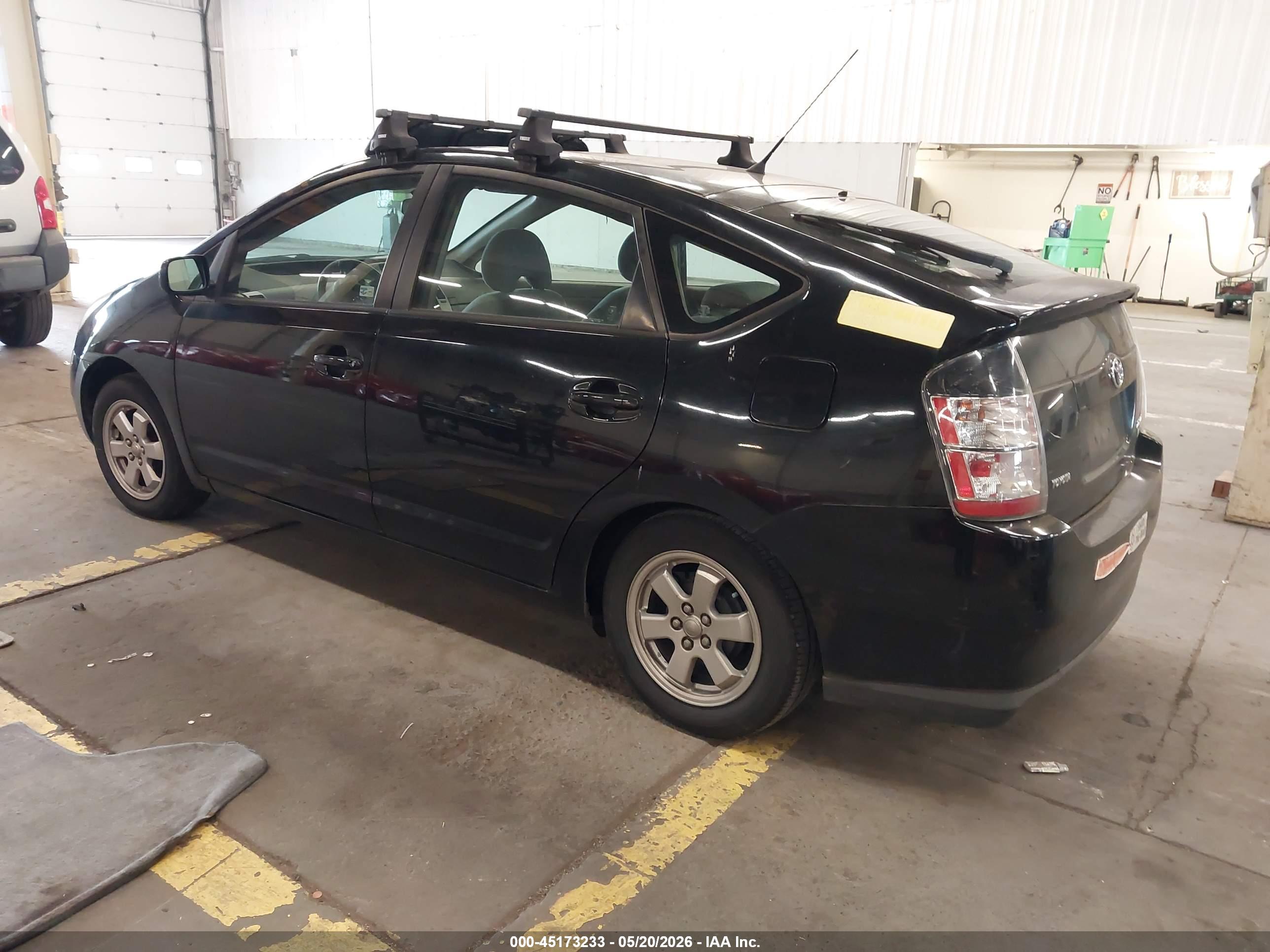 TOYOTA PRIUS image 3
