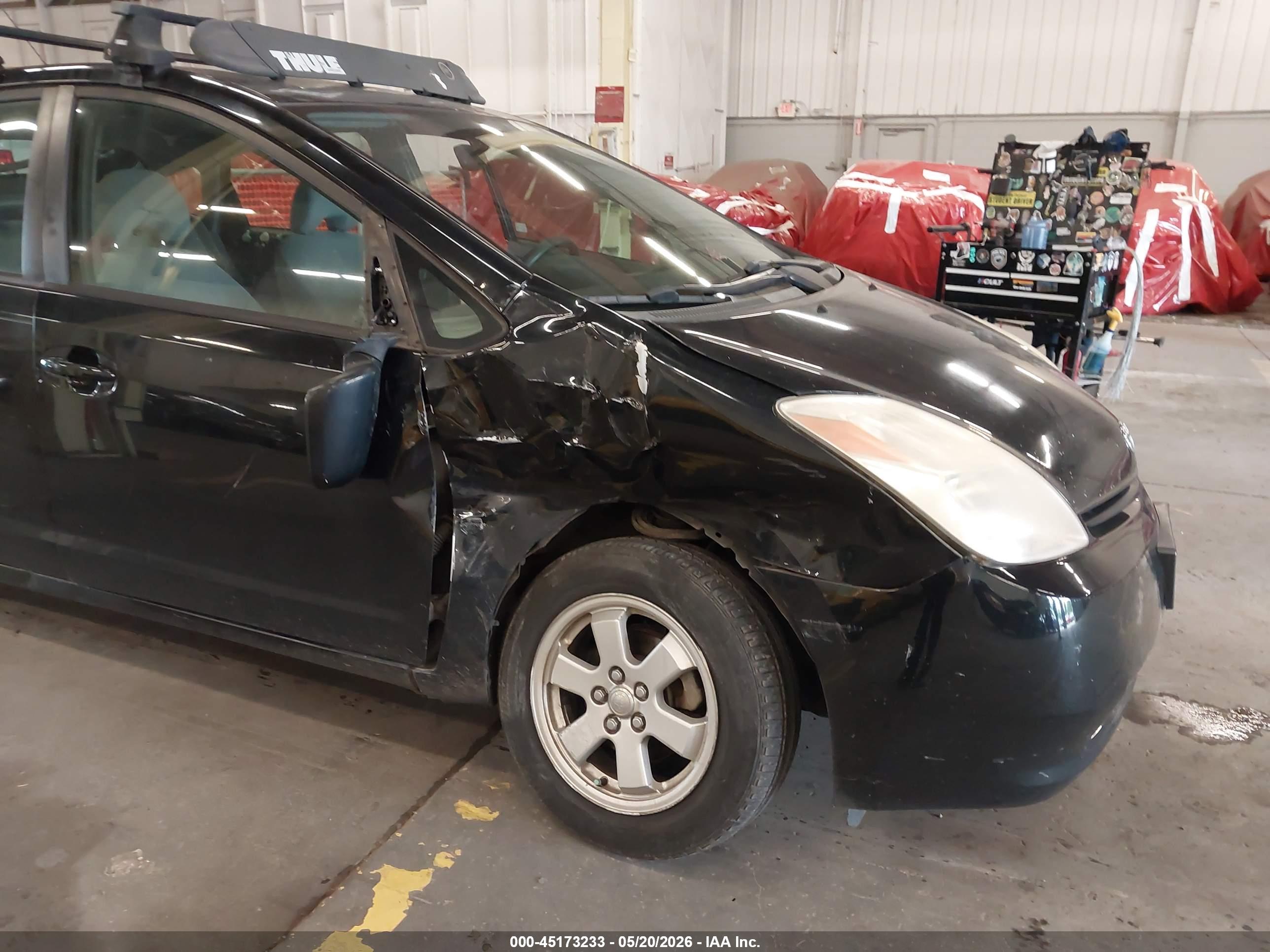 TOYOTA PRIUS image 6
