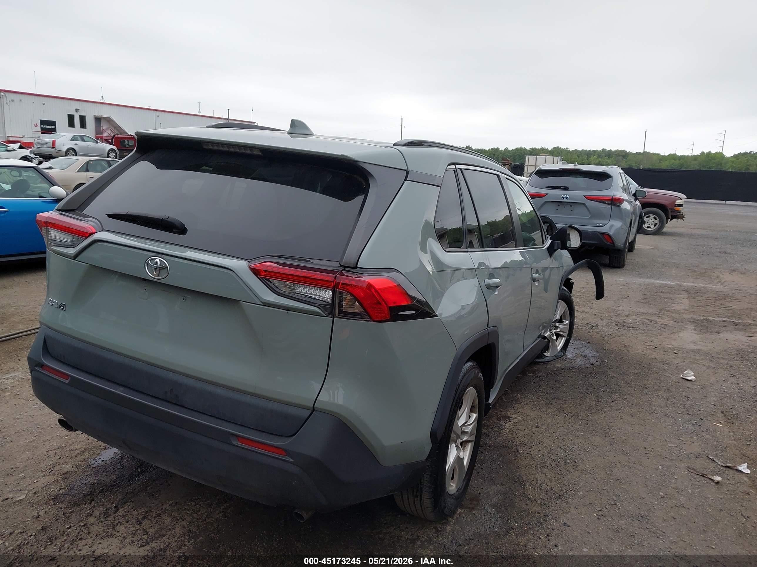 TOYOTA RAV4 image 4