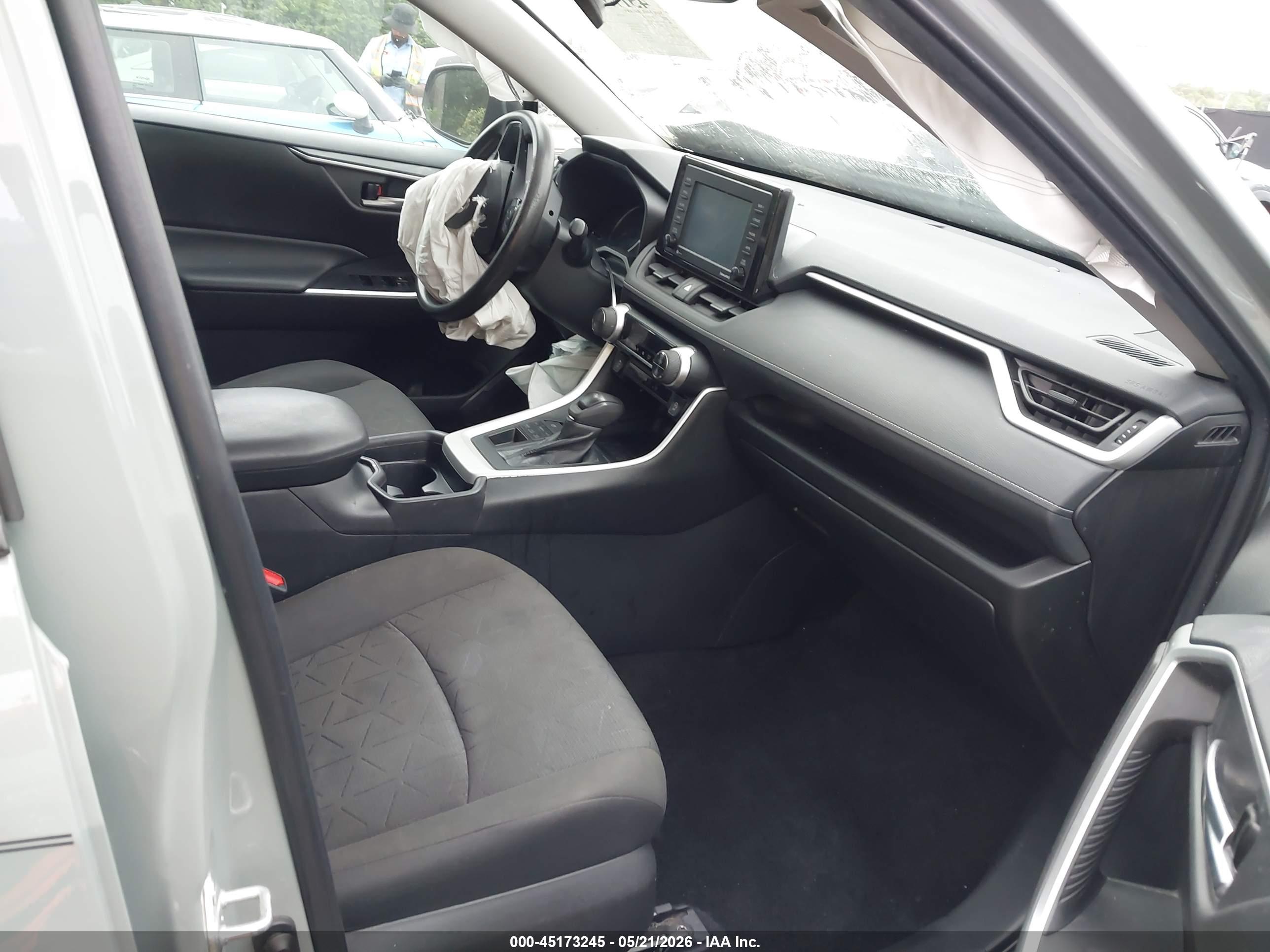 TOYOTA RAV4 image 5