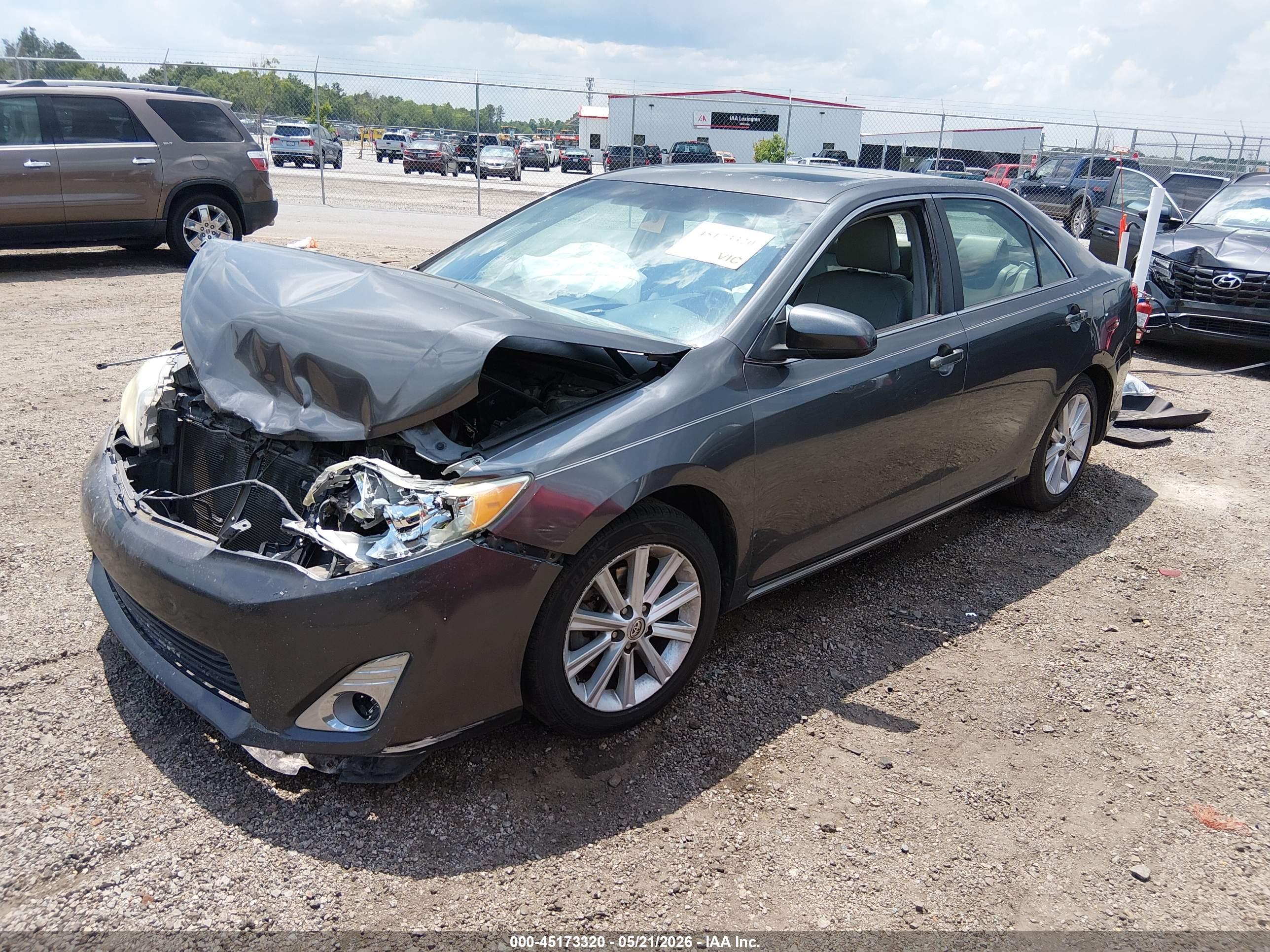 TOYOTA CAMRY image 2