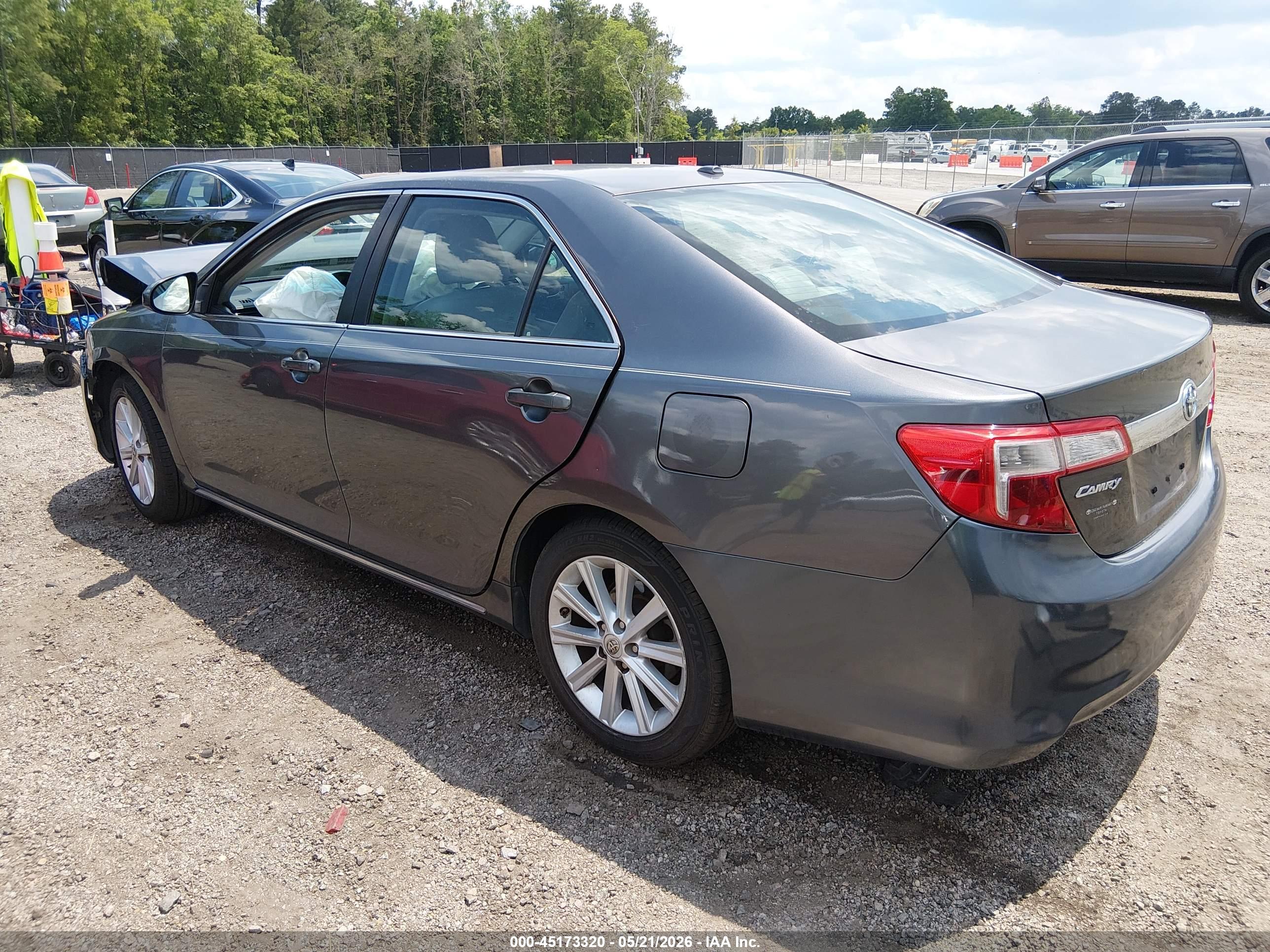 TOYOTA CAMRY image 3