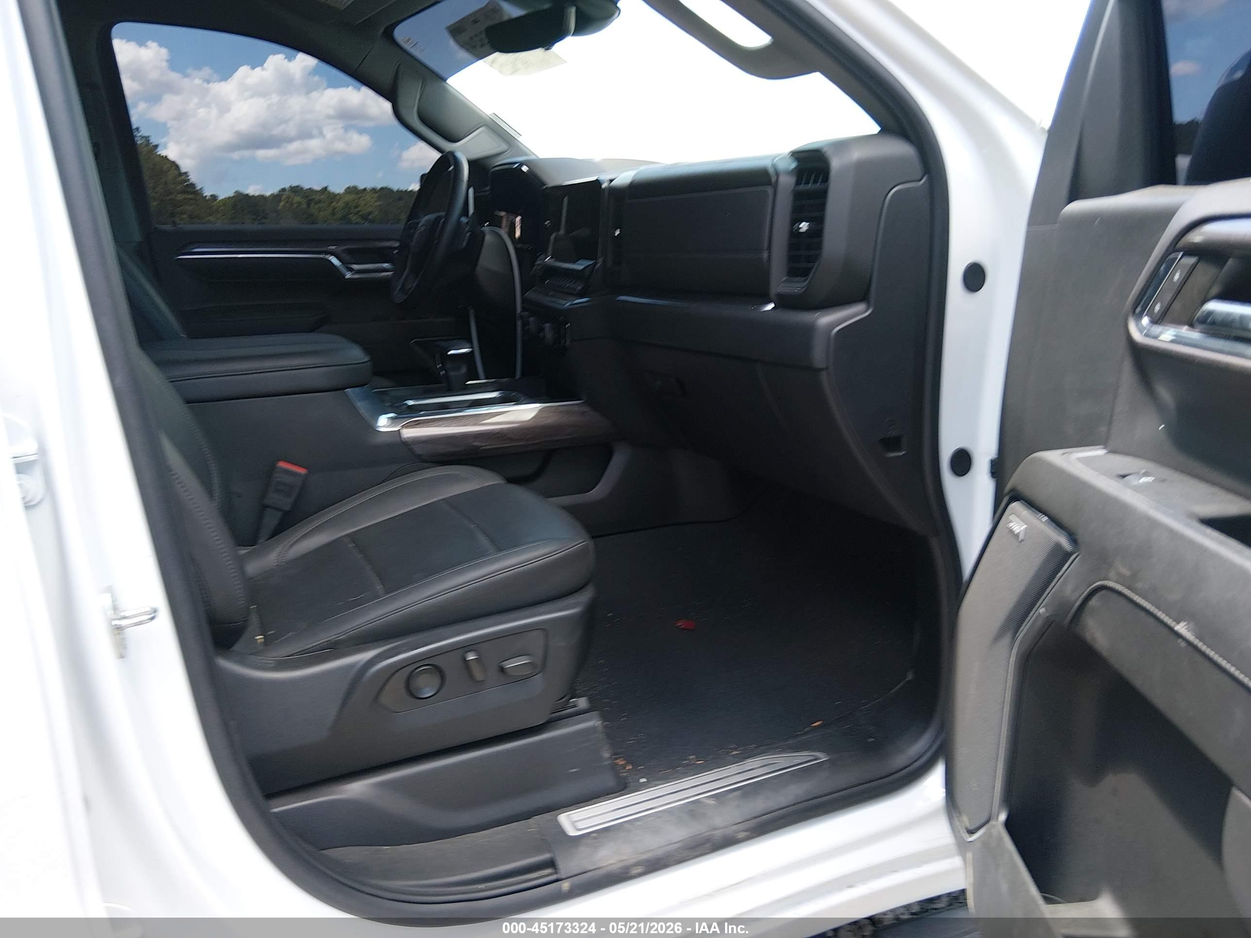 CHEVROLET SILVERADO image 5