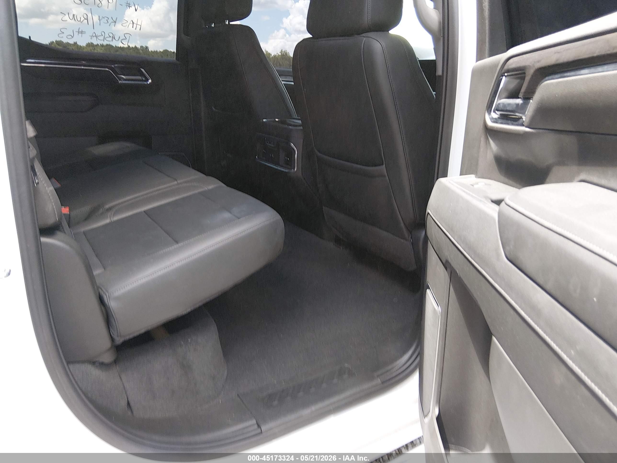 CHEVROLET SILVERADO image 8