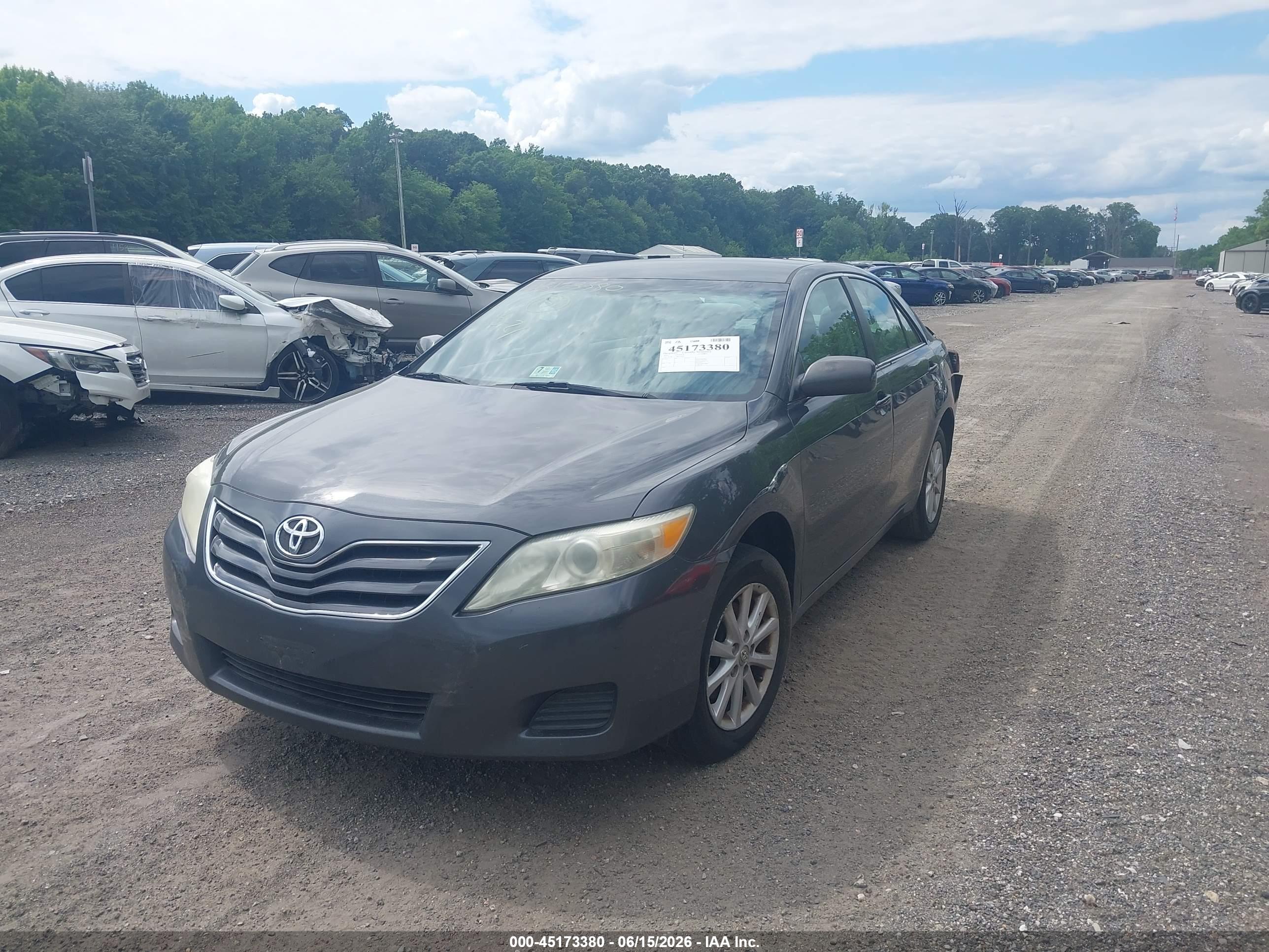 TOYOTA CAMRY image 2