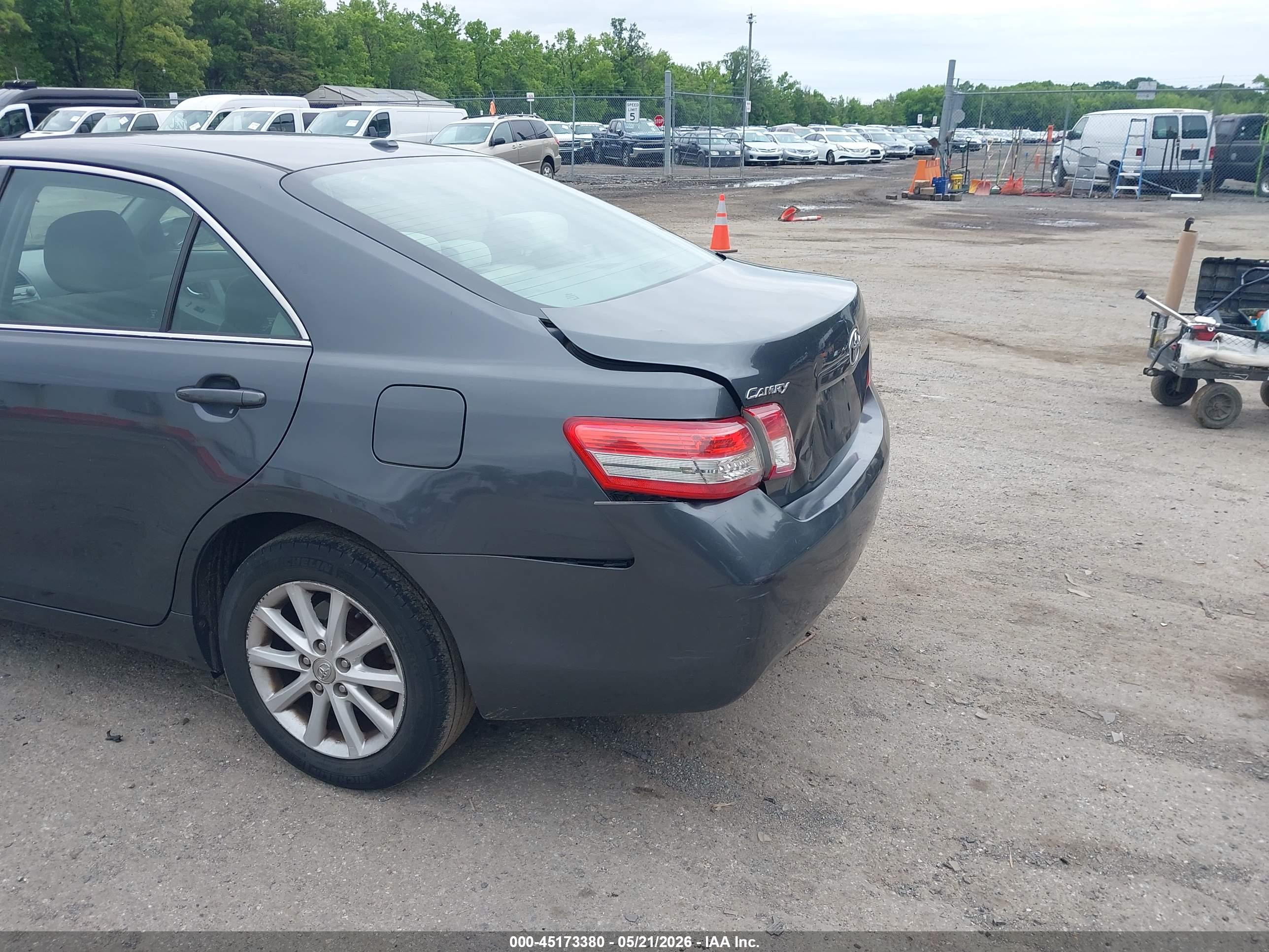 TOYOTA CAMRY image 6