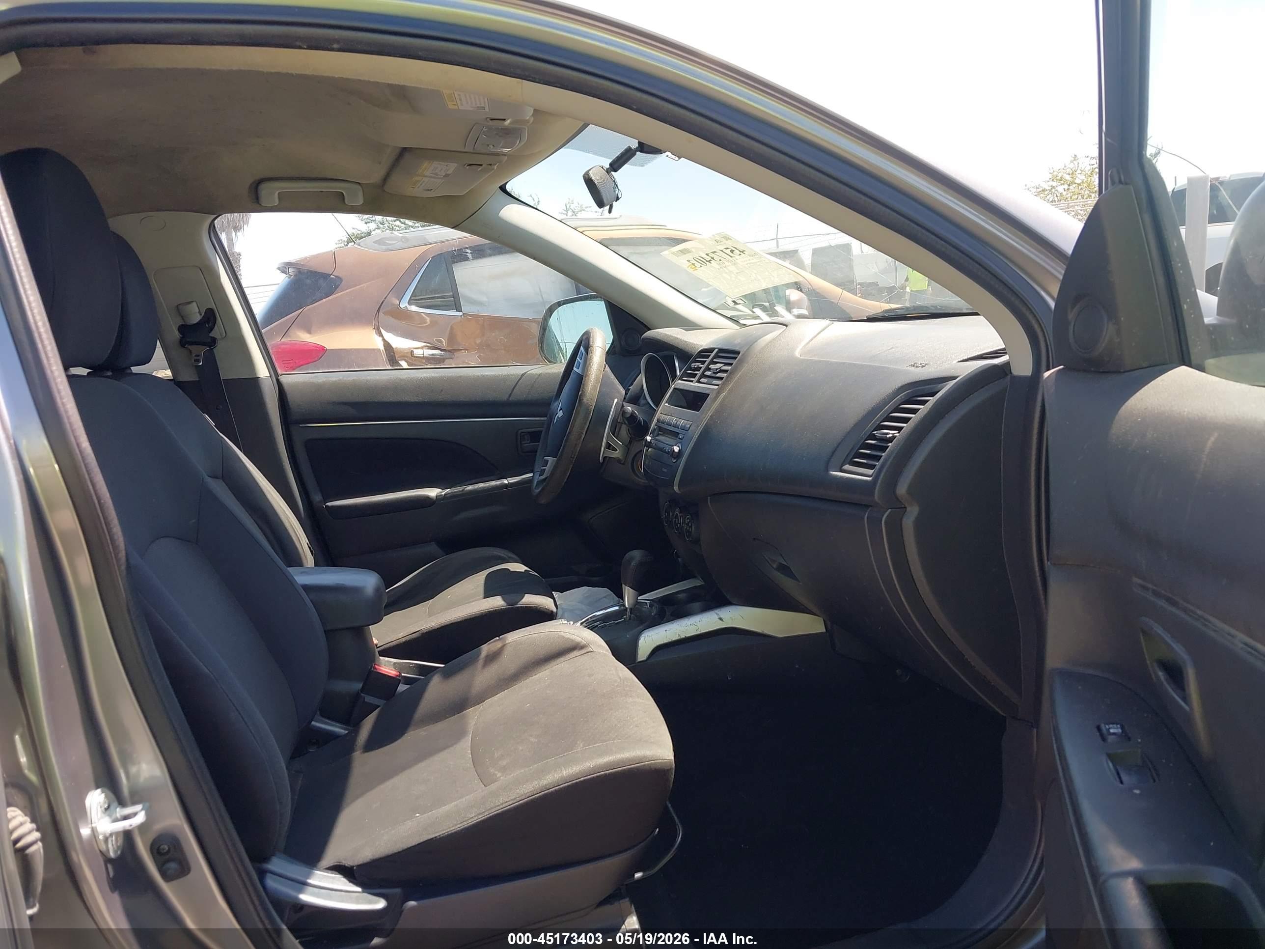 MITSUBISHI OUTLANDER image 5