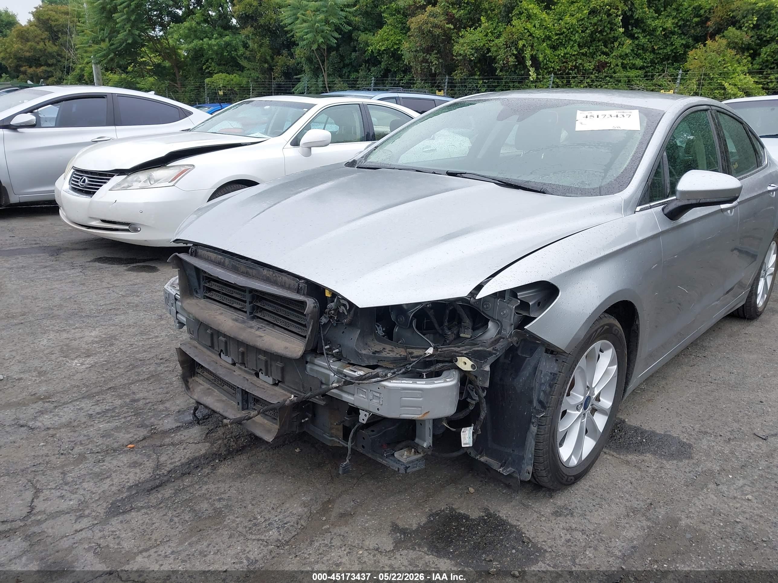 FORD FUSION image 2