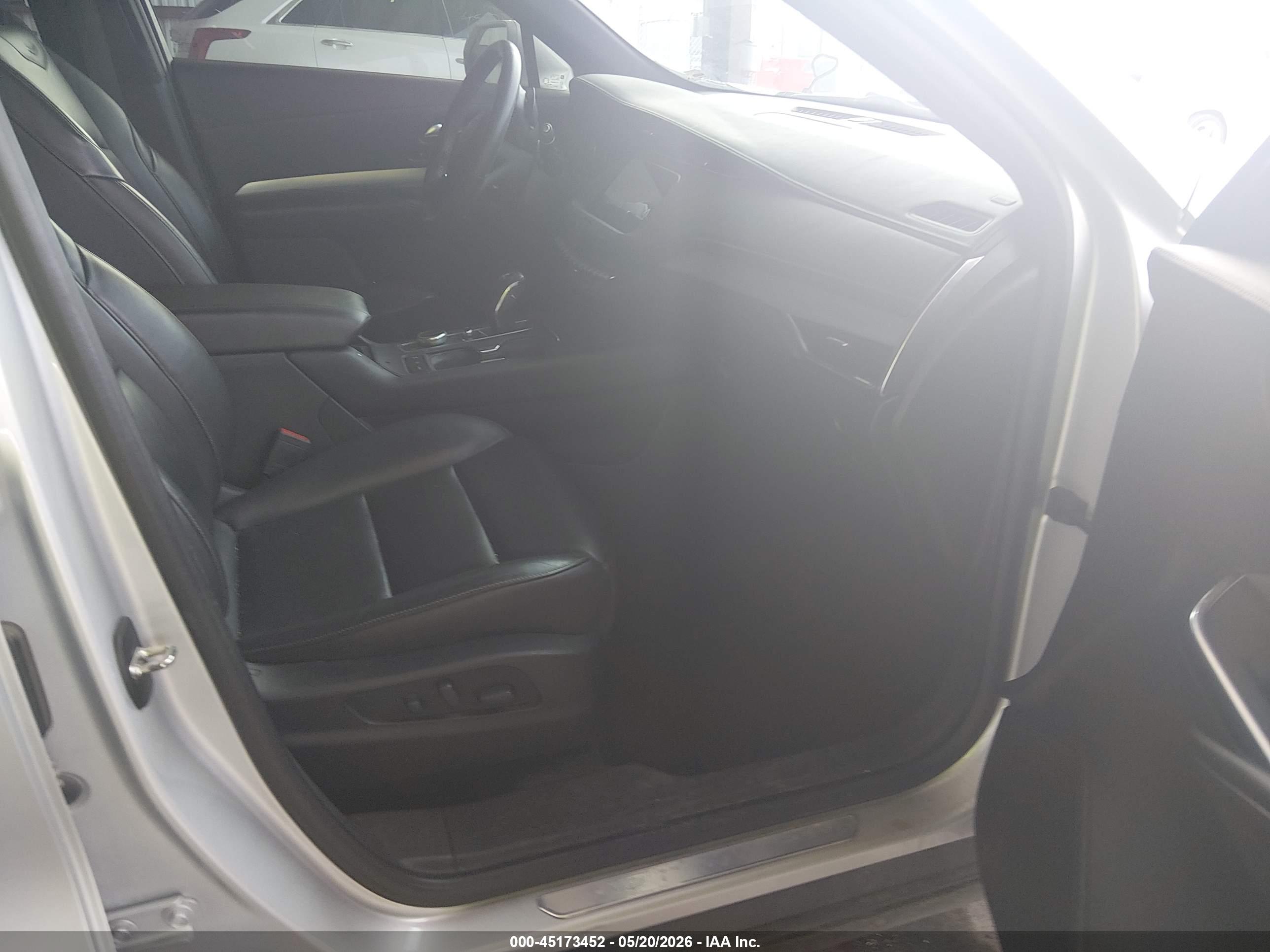 CADILLAC XT4 image 5