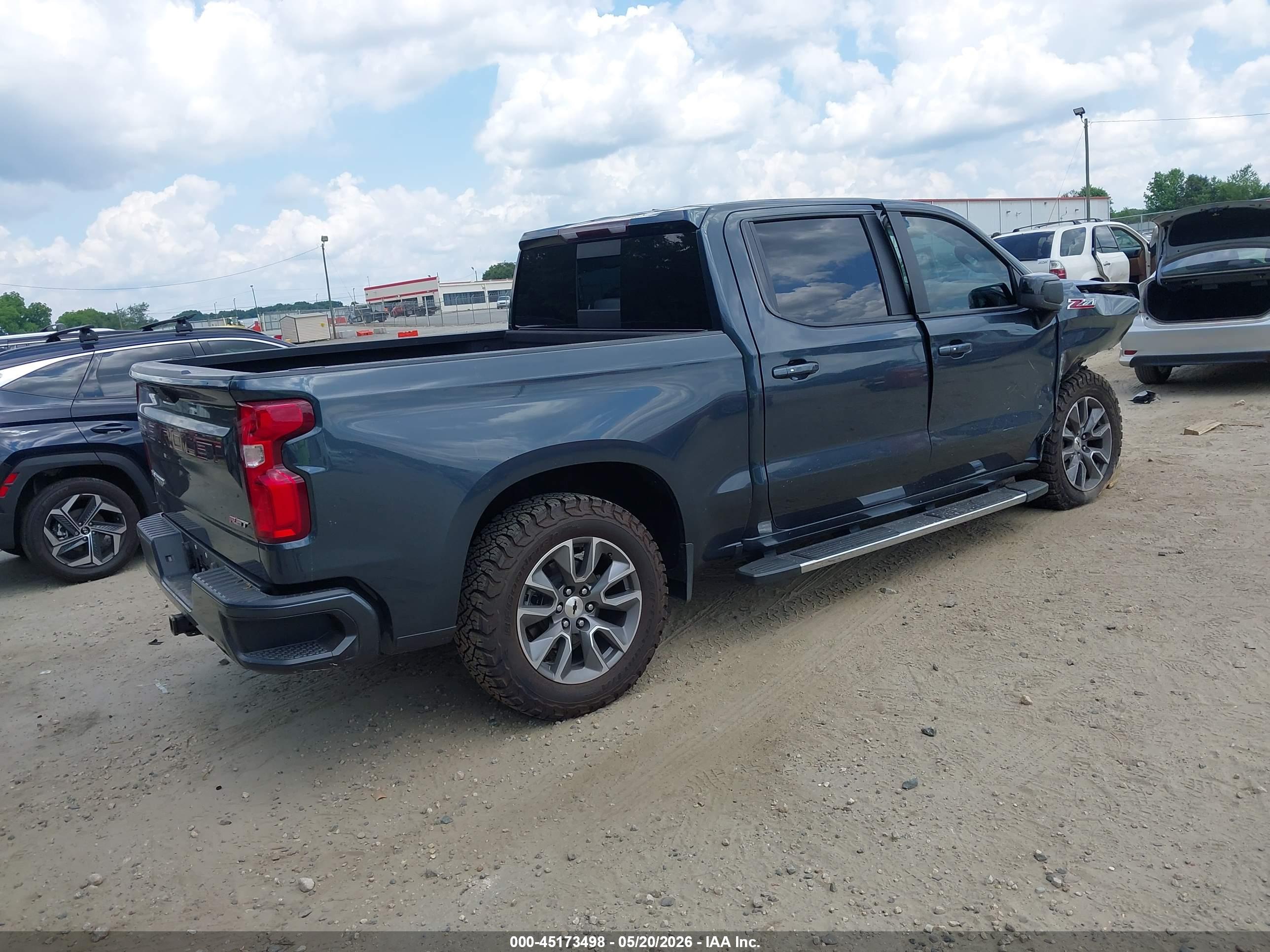 CHEVROLET SILVERADO image 4