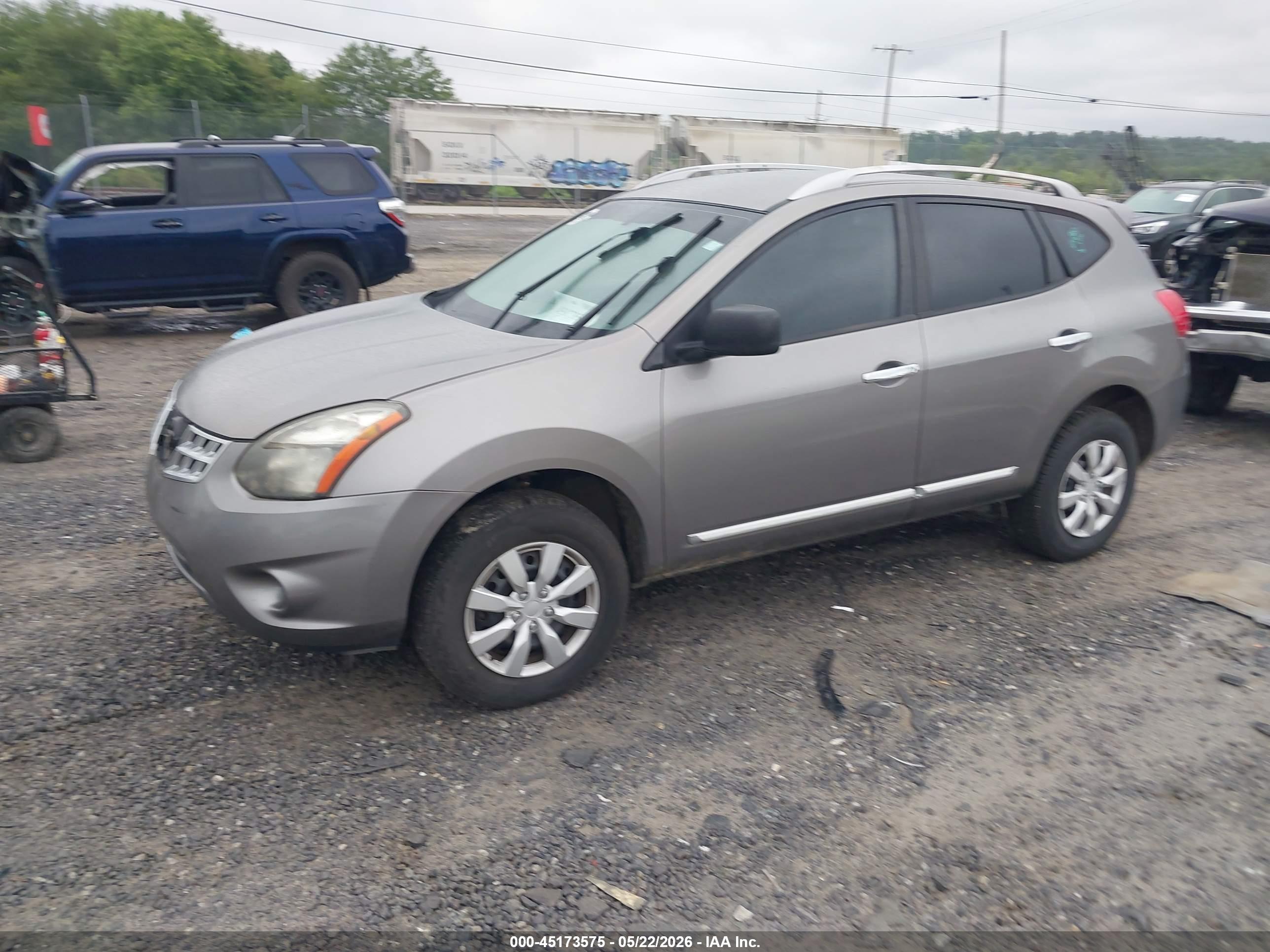 NISSAN ROGUE image 2
