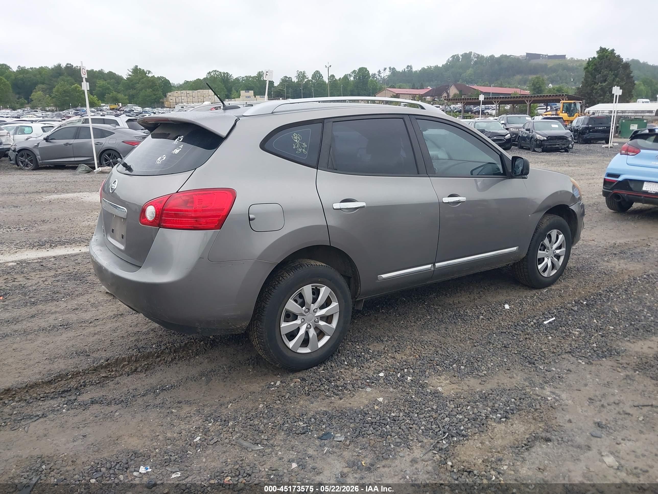NISSAN ROGUE image 4
